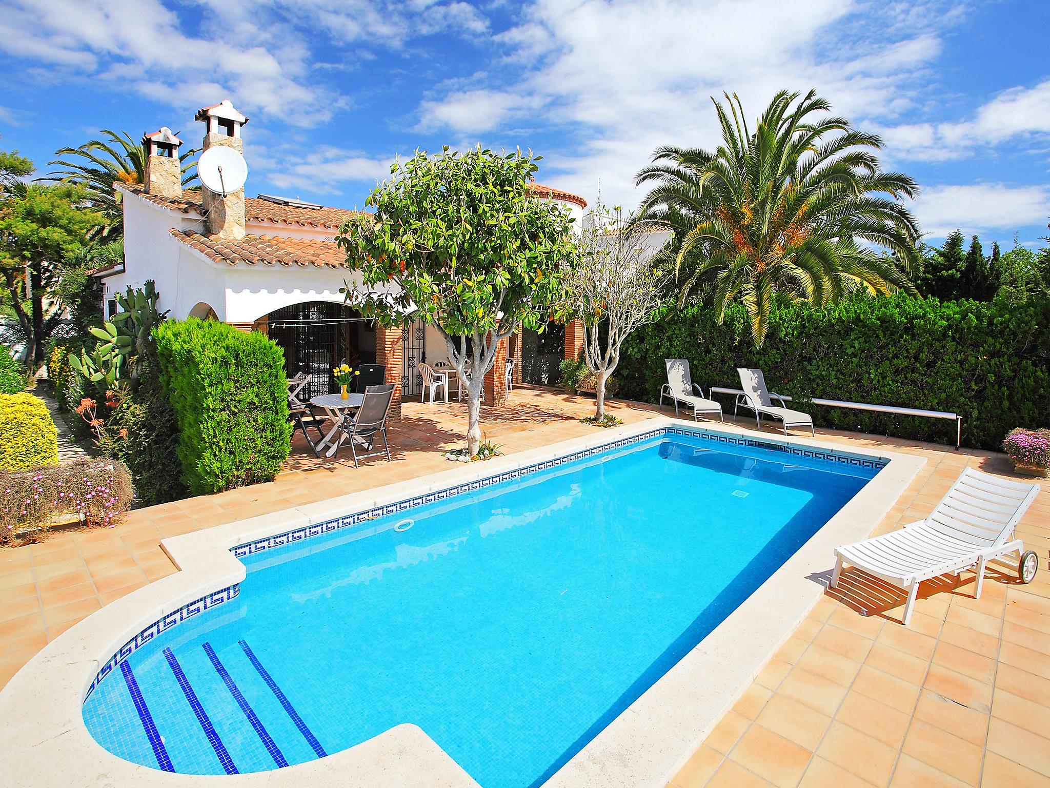 Foto 1 - Casa de 4 habitaciones en Castelló d'Empúries con piscina privada y vistas al mar