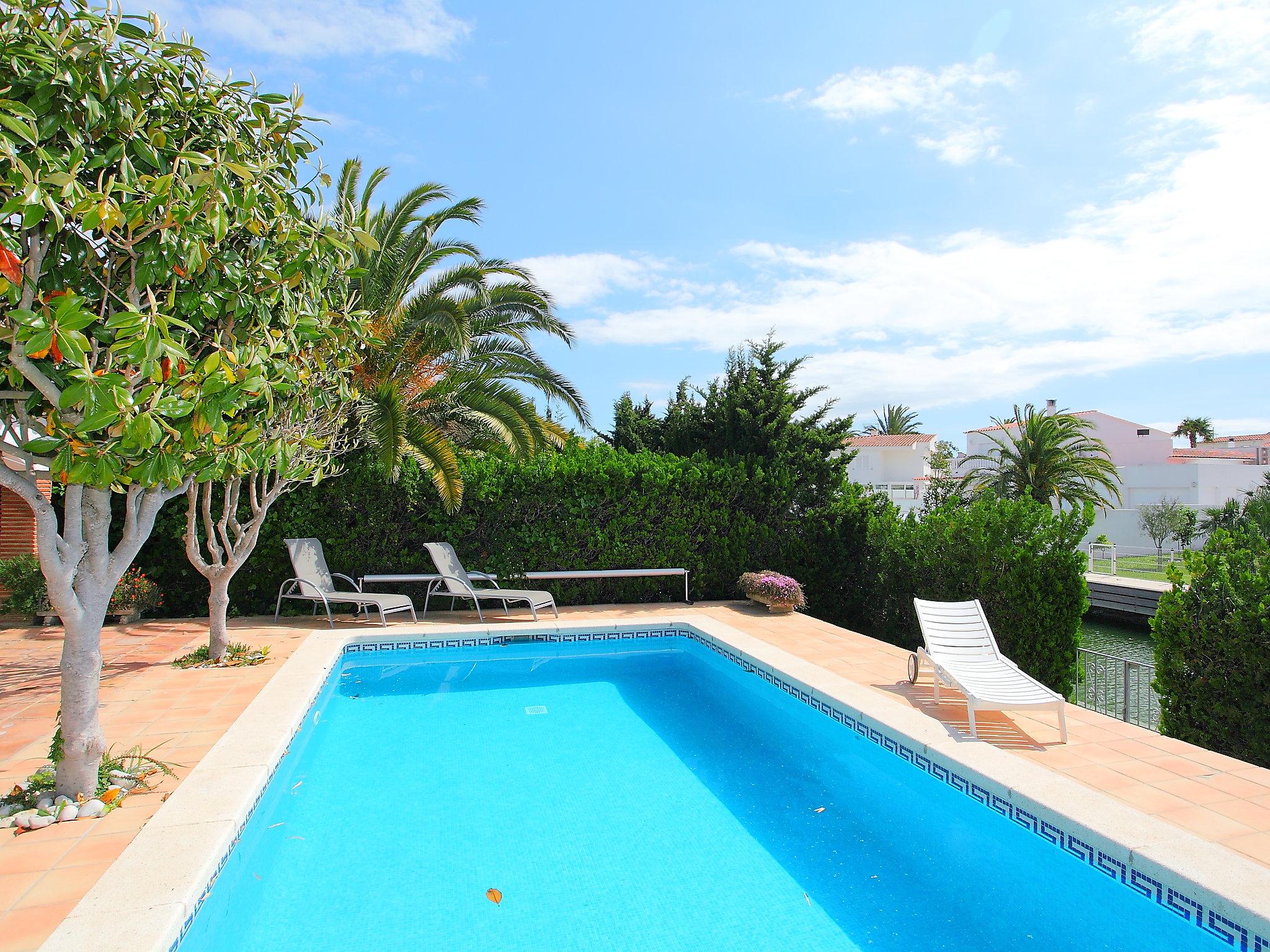 Photo 18 - 4 bedroom House in Castelló d'Empúries with private pool and sea view