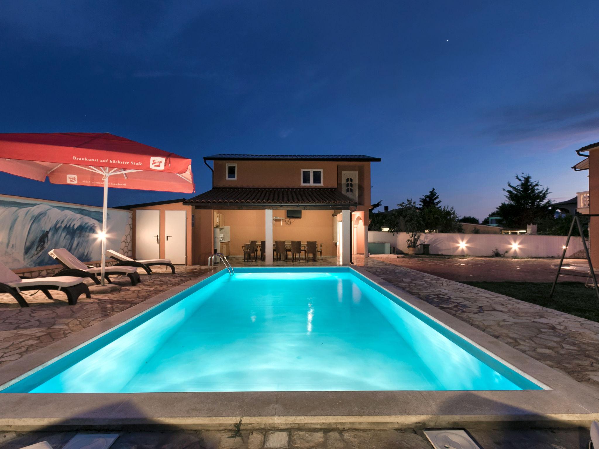 Foto 1 - Casa de 6 quartos em Pula com piscina privada e vistas do mar