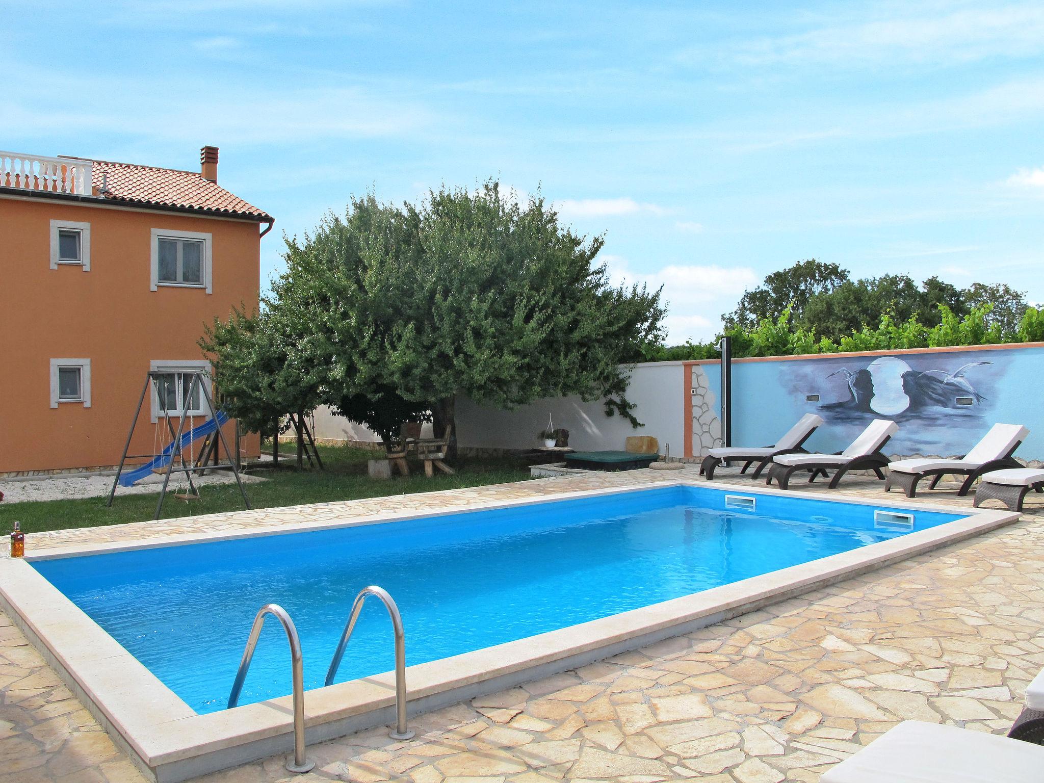 Photo 17 - 6 bedroom House in Pula with private pool and garden