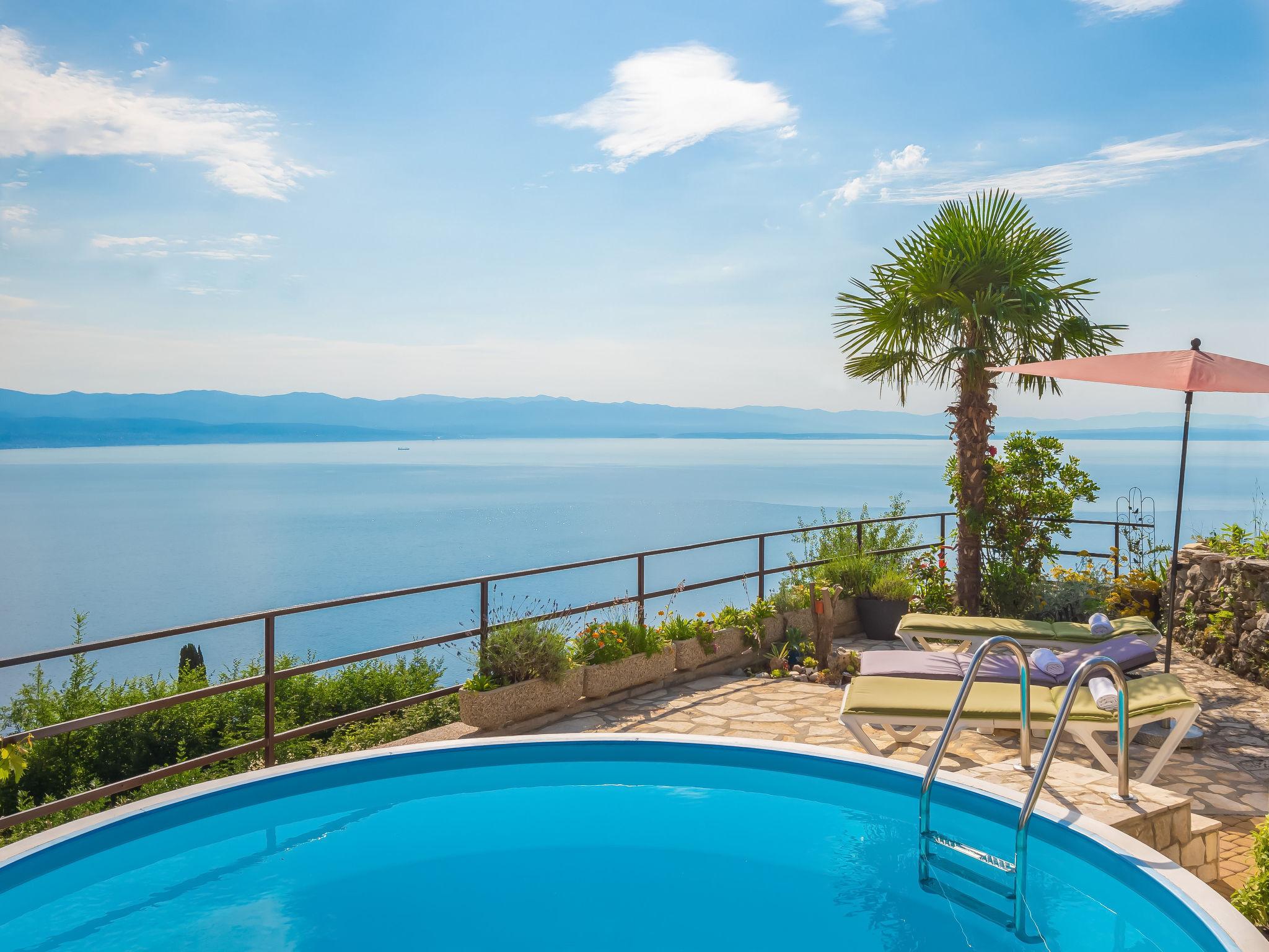 Foto 1 - Casa de 5 quartos em Lovran com piscina privada e vistas do mar