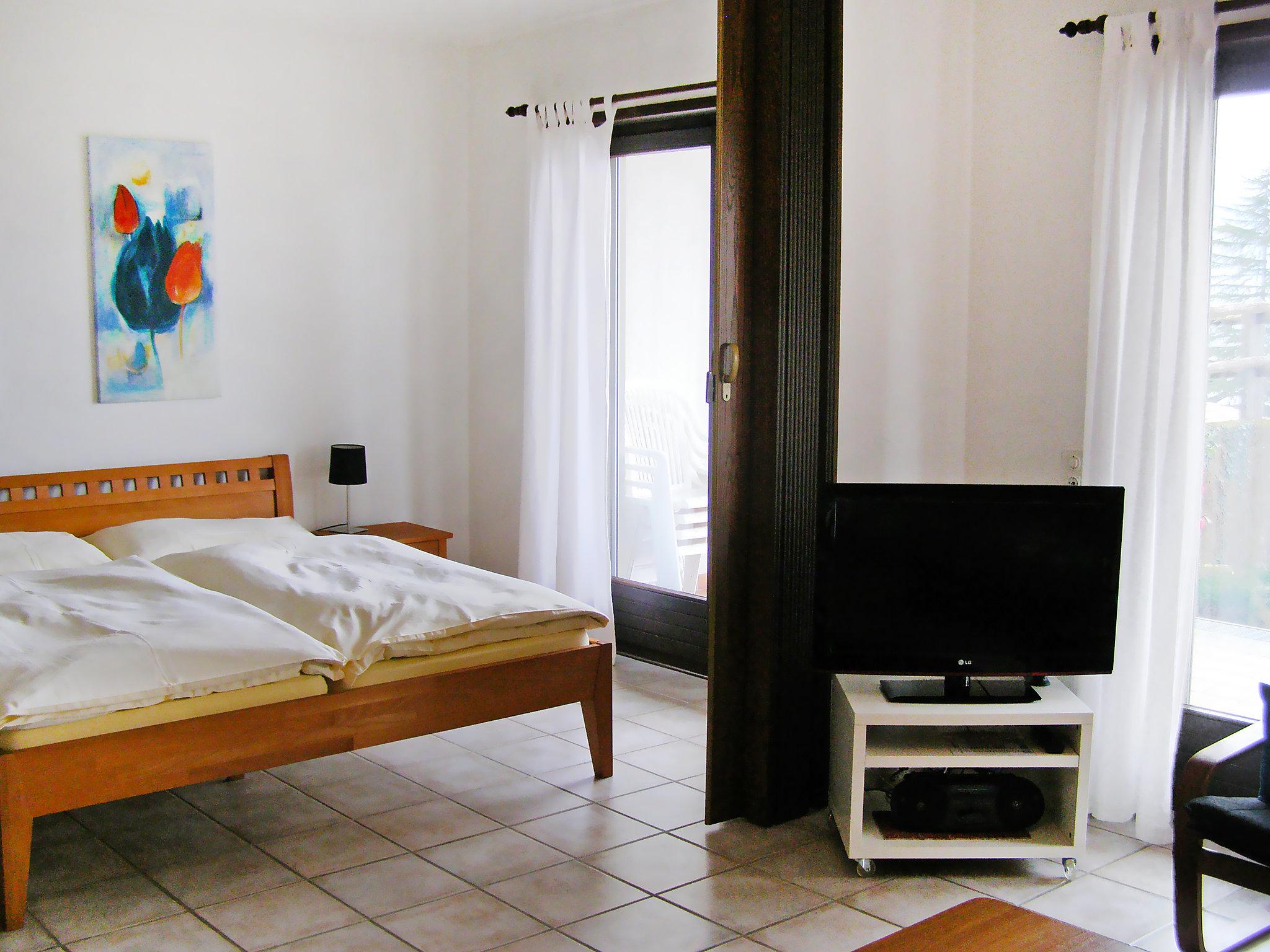 Photo 8 - 2 bedroom Apartment in Gambarogno with swimming pool and garden