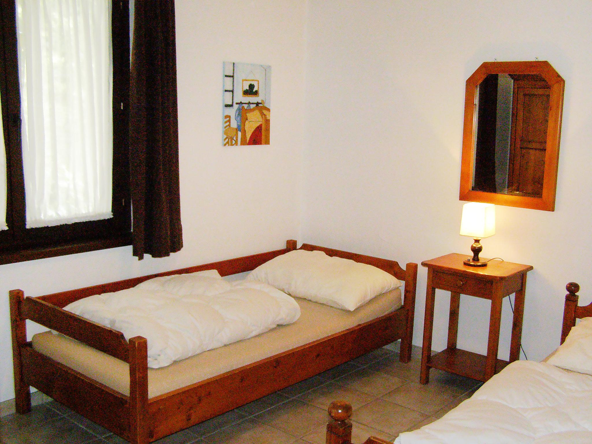 Photo 9 - 2 bedroom Apartment in Gambarogno with swimming pool and garden