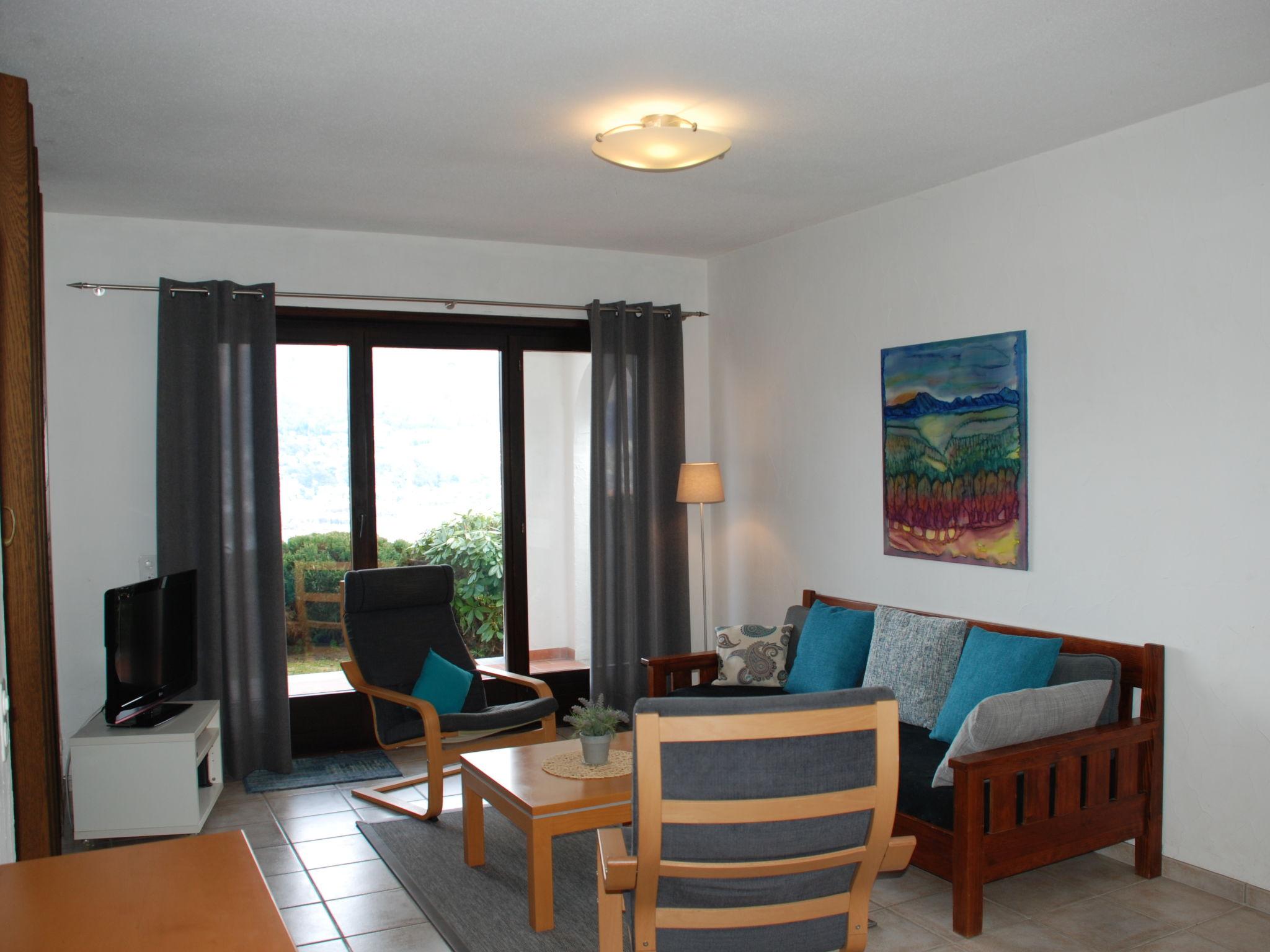 Photo 2 - 2 bedroom Apartment in Gambarogno with swimming pool and garden