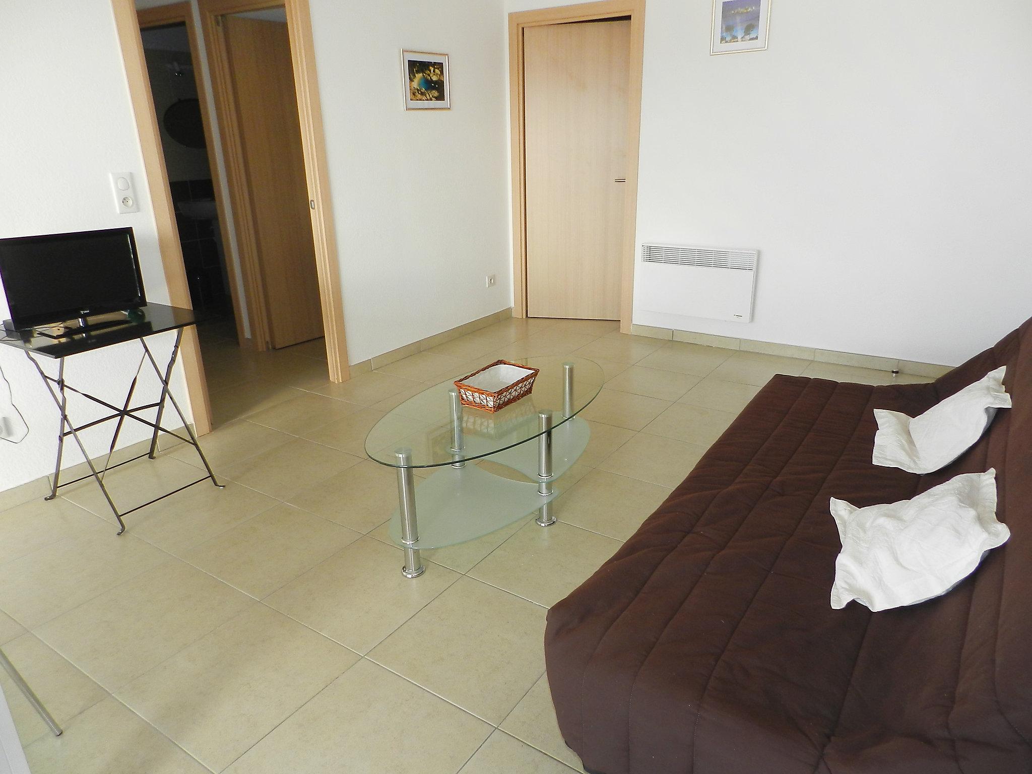 Foto 5 - Apartamento de 3 habitaciones en San-Giuliano con vistas al mar