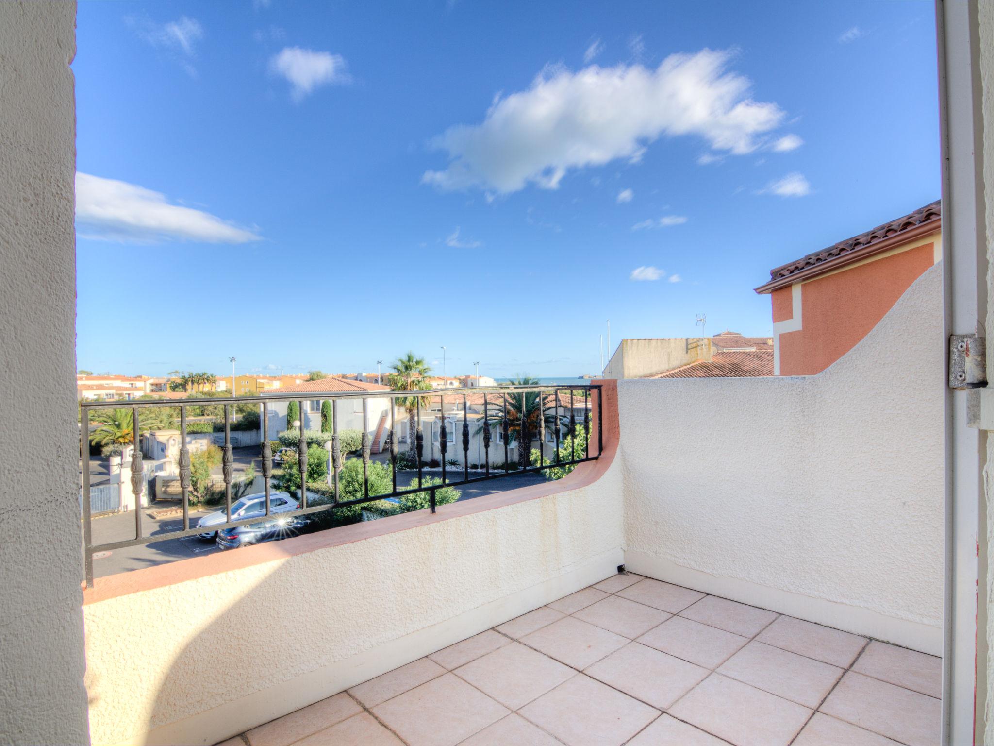 Photo 19 - 2 bedroom Apartment in Agde with swimming pool and terrace