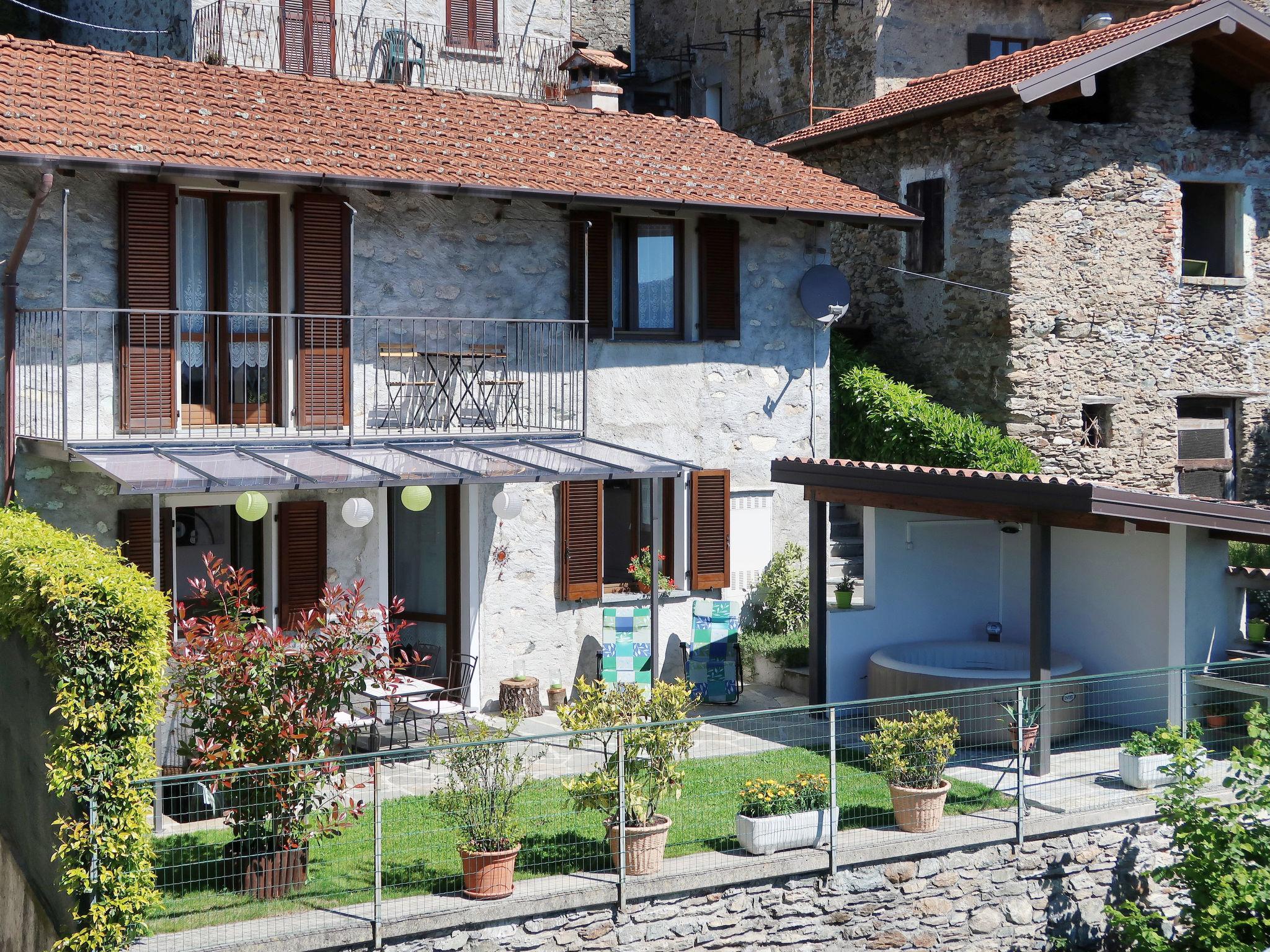 Foto 3 - Casa de 2 quartos em Gravedona ed Uniti com terraço e vista para a montanha