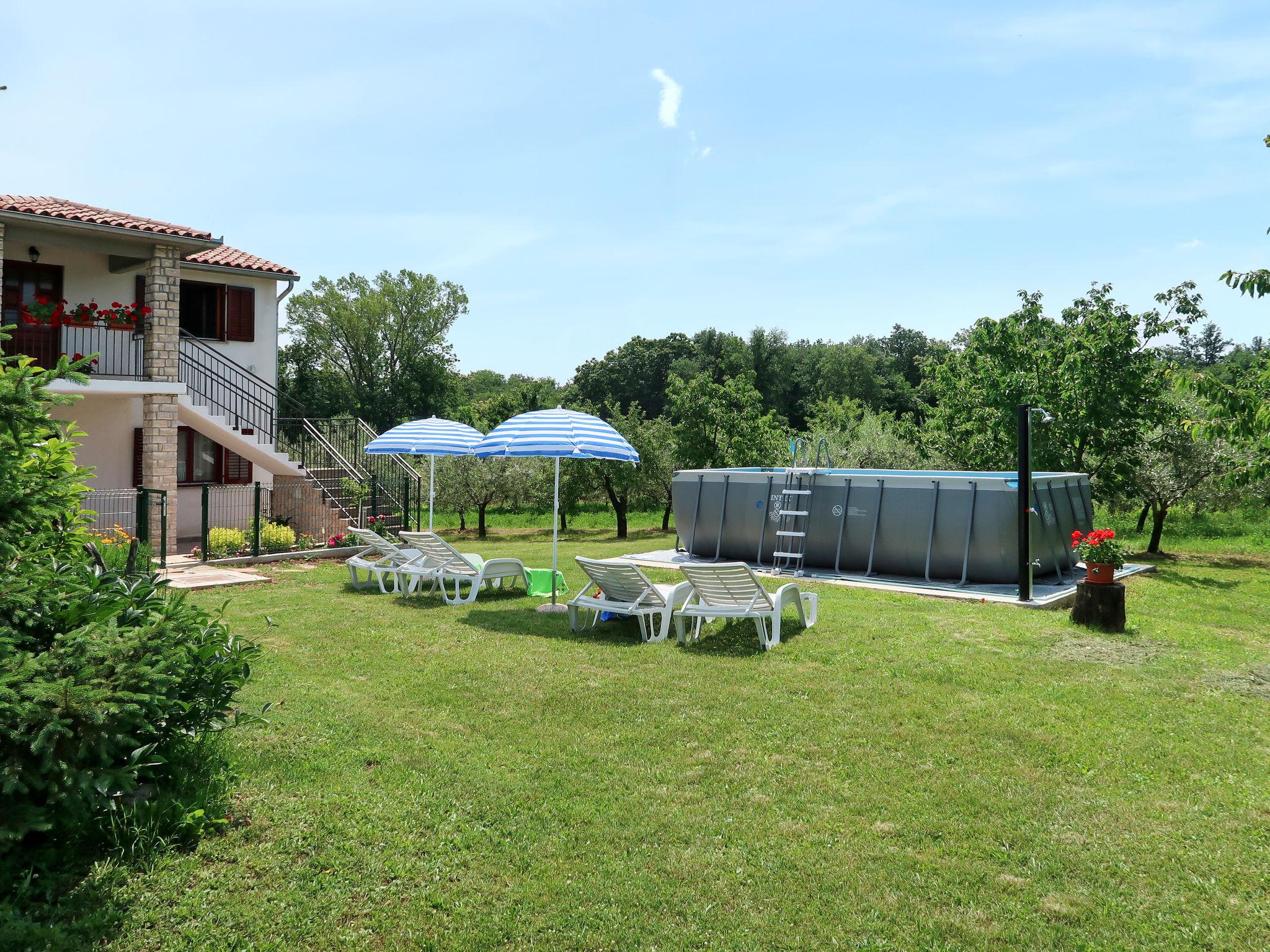 Photo 2 - Maison de 2 chambres à Sveta Nedelja avec piscine privée et jardin