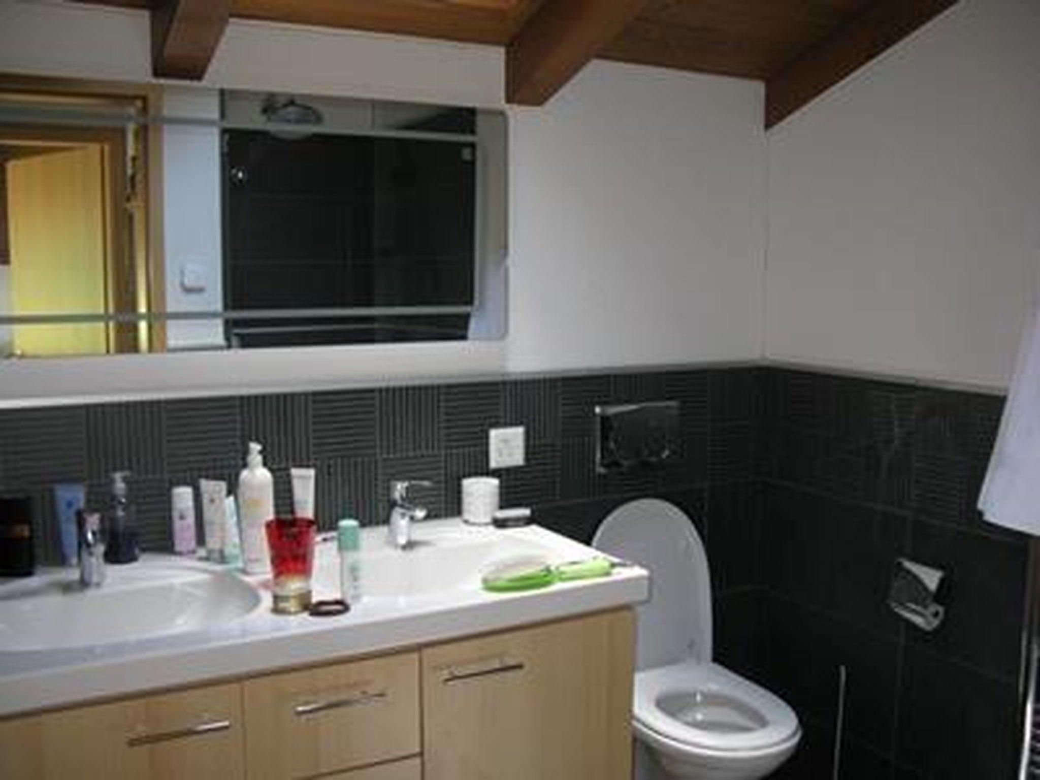 Foto 29 - Apartamento de 5 habitaciones en Zweisimmen con sauna
