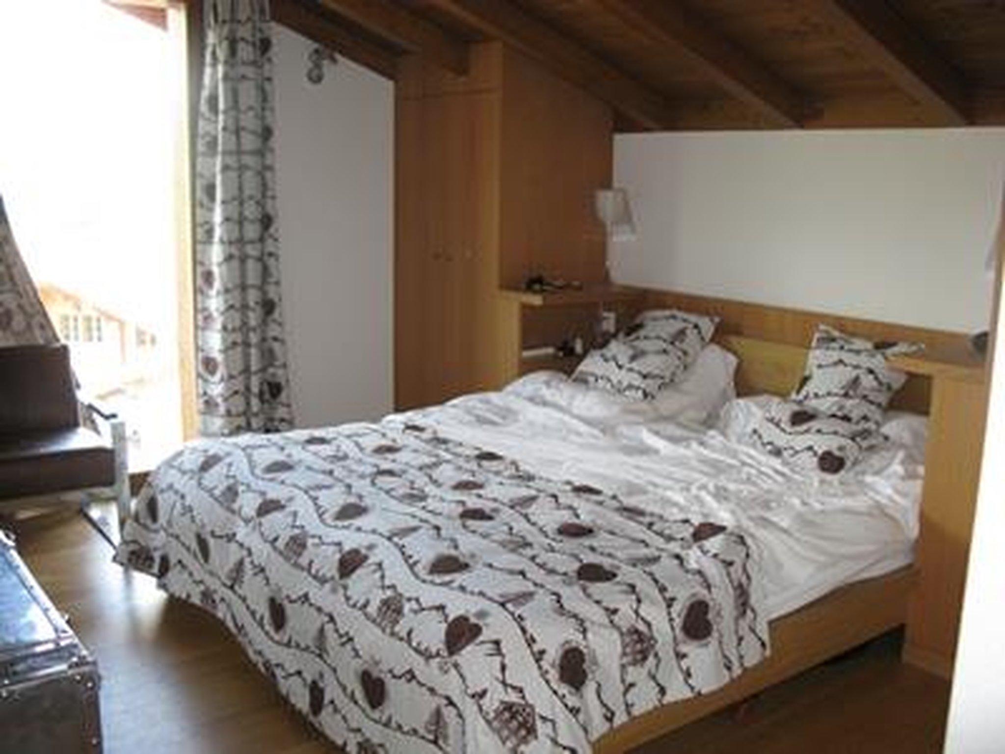 Foto 25 - Appartamento con 5 camere da letto a Zweisimmen con sauna