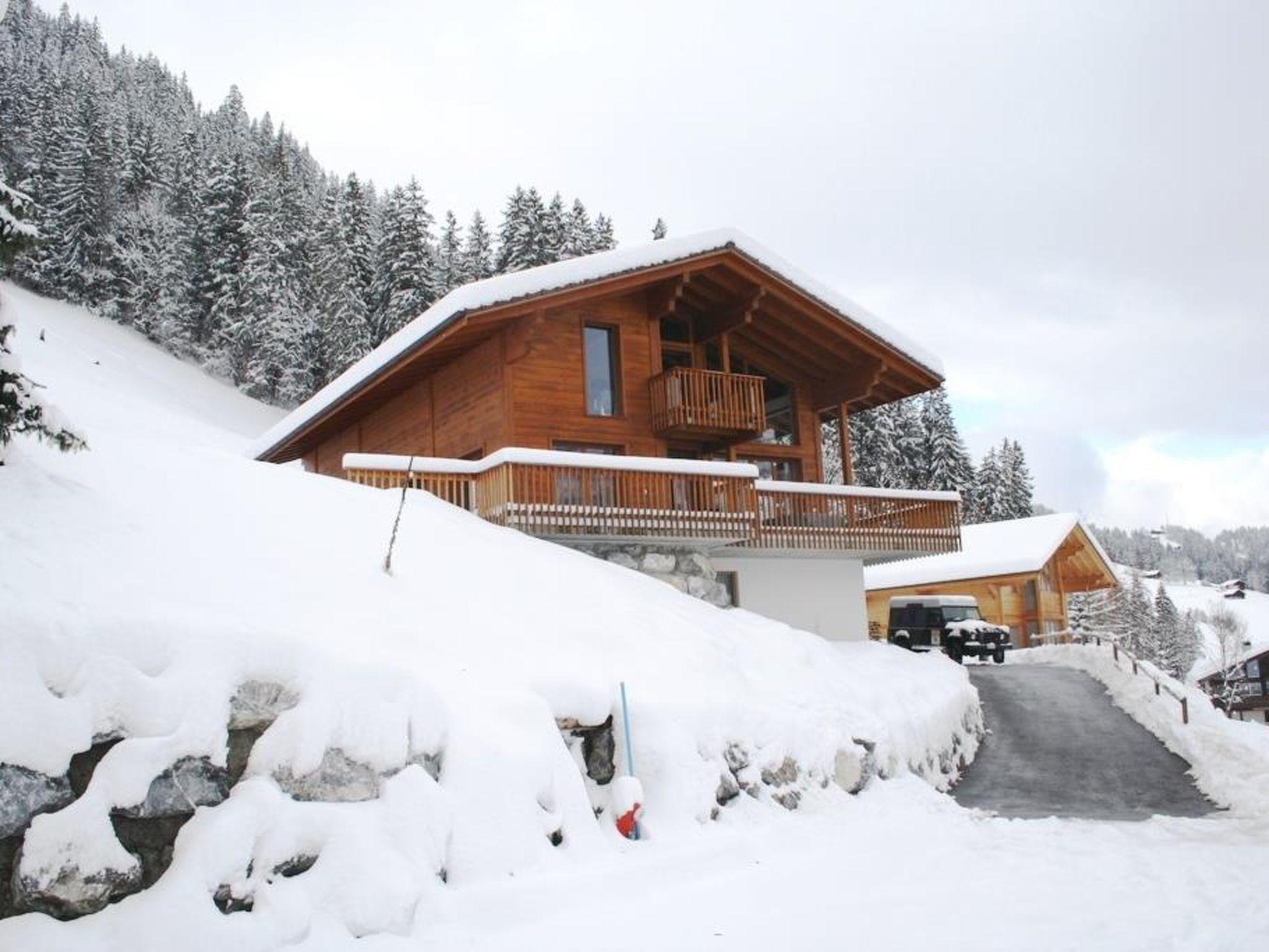 Foto 2 - Apartamento de 5 habitaciones en Zweisimmen con sauna