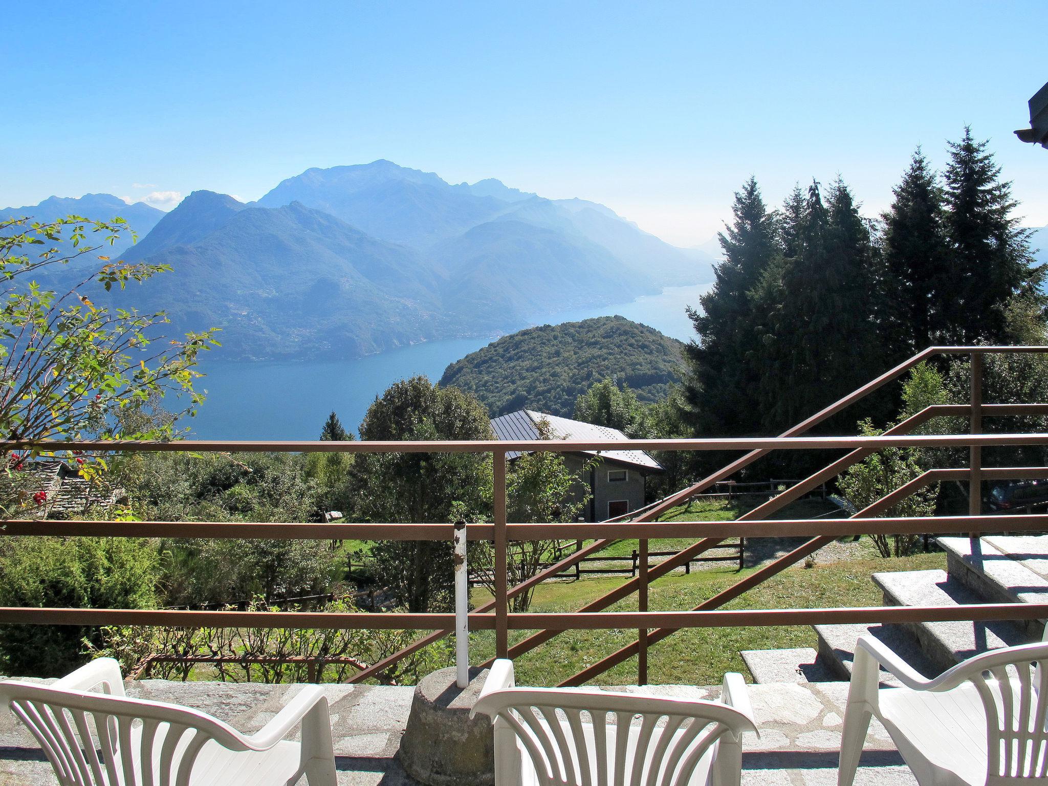 Photo 2 - Maison de 2 chambres à Plesio avec jardin et vues sur la montagne