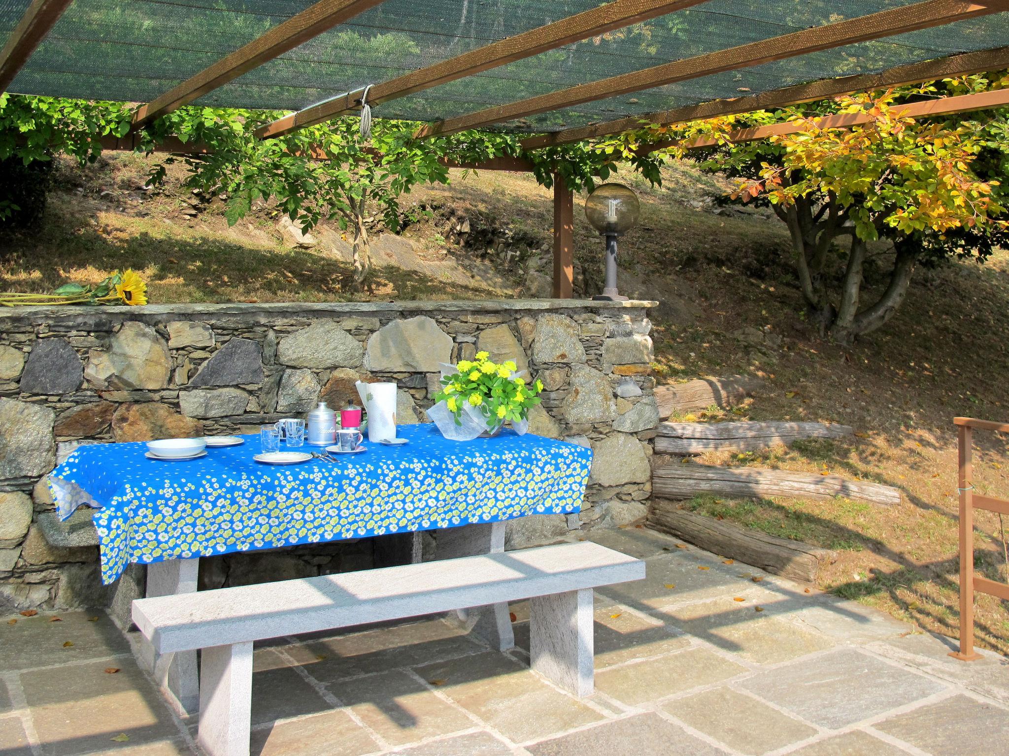 Photo 3 - Maison de 2 chambres à Plesio avec jardin et vues sur la montagne