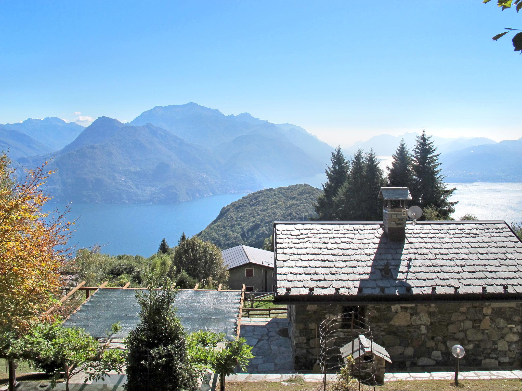 Photo 1 - Maison de 2 chambres à Plesio avec jardin et vues sur la montagne