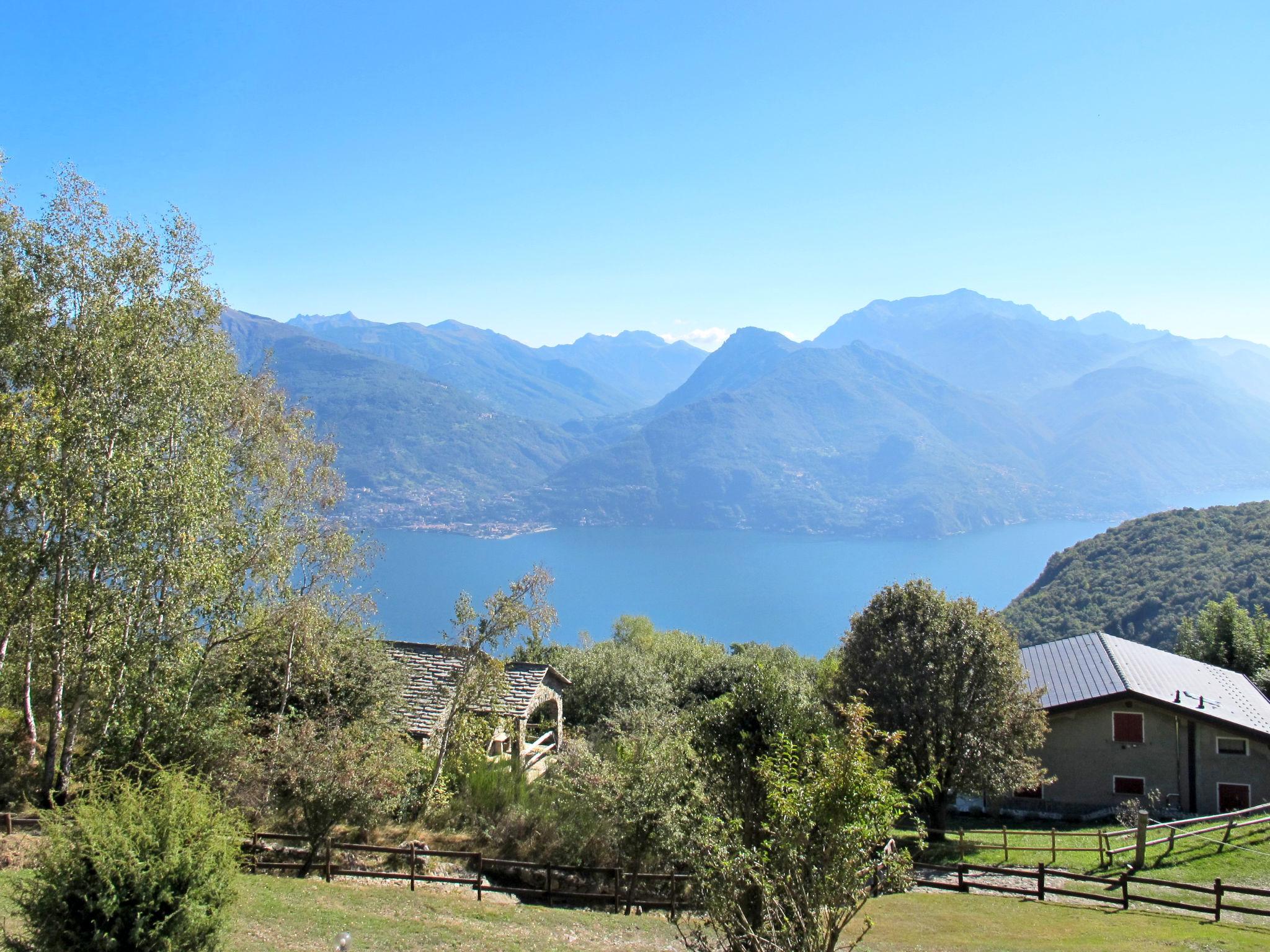 Foto 4 - Casa con 2 camere da letto a Plesio con giardino e vista sulle montagne