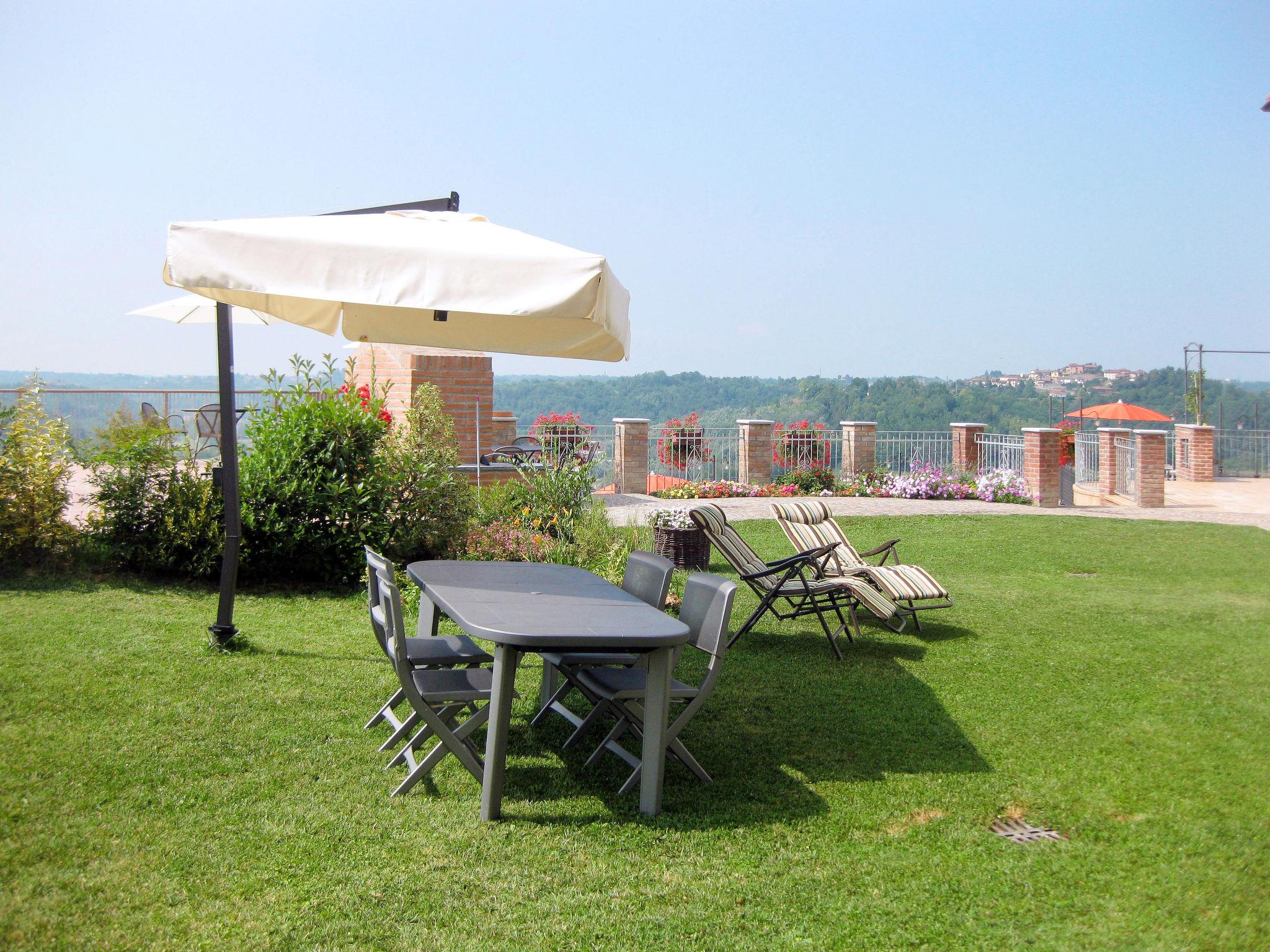 Photo 15 - 1 bedroom Apartment in Cossombrato with swimming pool and garden