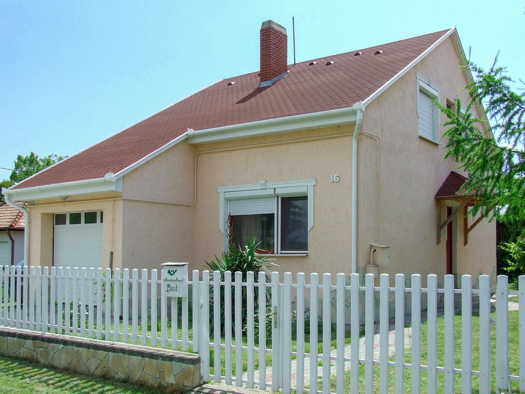 Photo 9 - 3 bedroom House in Balatonfenyves with garden and terrace