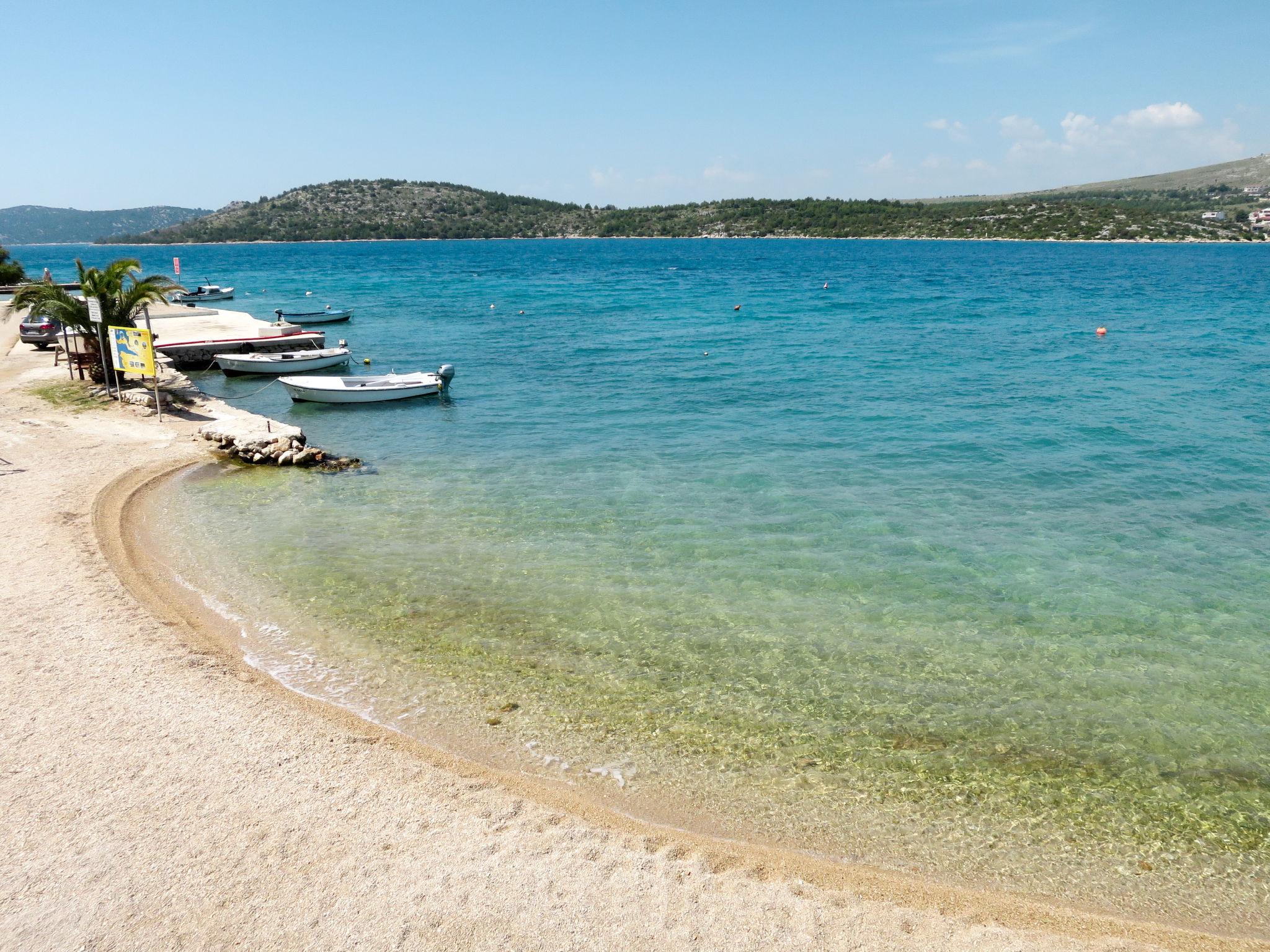 Foto 3 - Apartamento de 1 habitación en Sibenik con vistas al mar