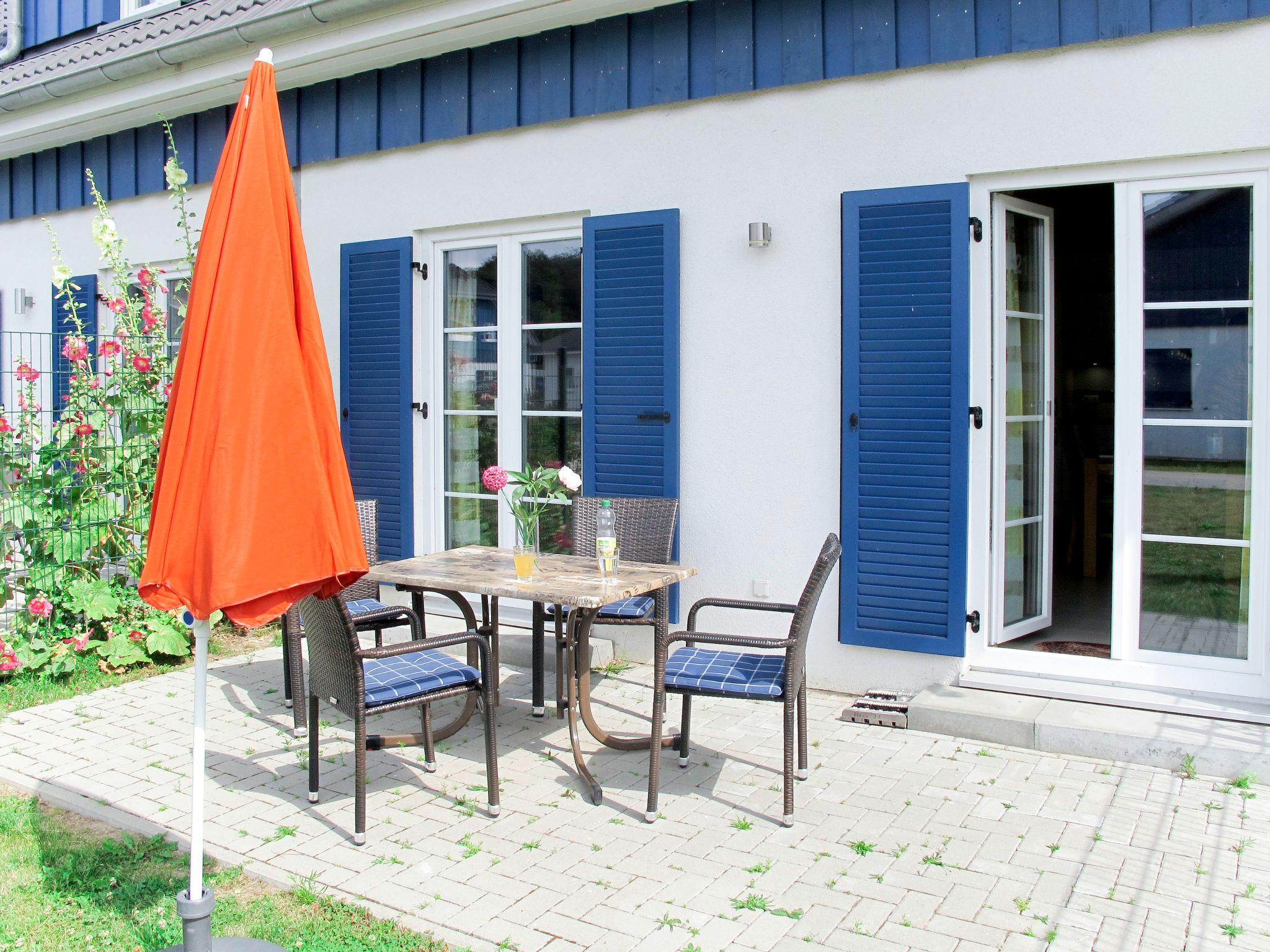 Photo 2 - Maison de 2 chambres à Altefähr avec jardin et vues à la mer