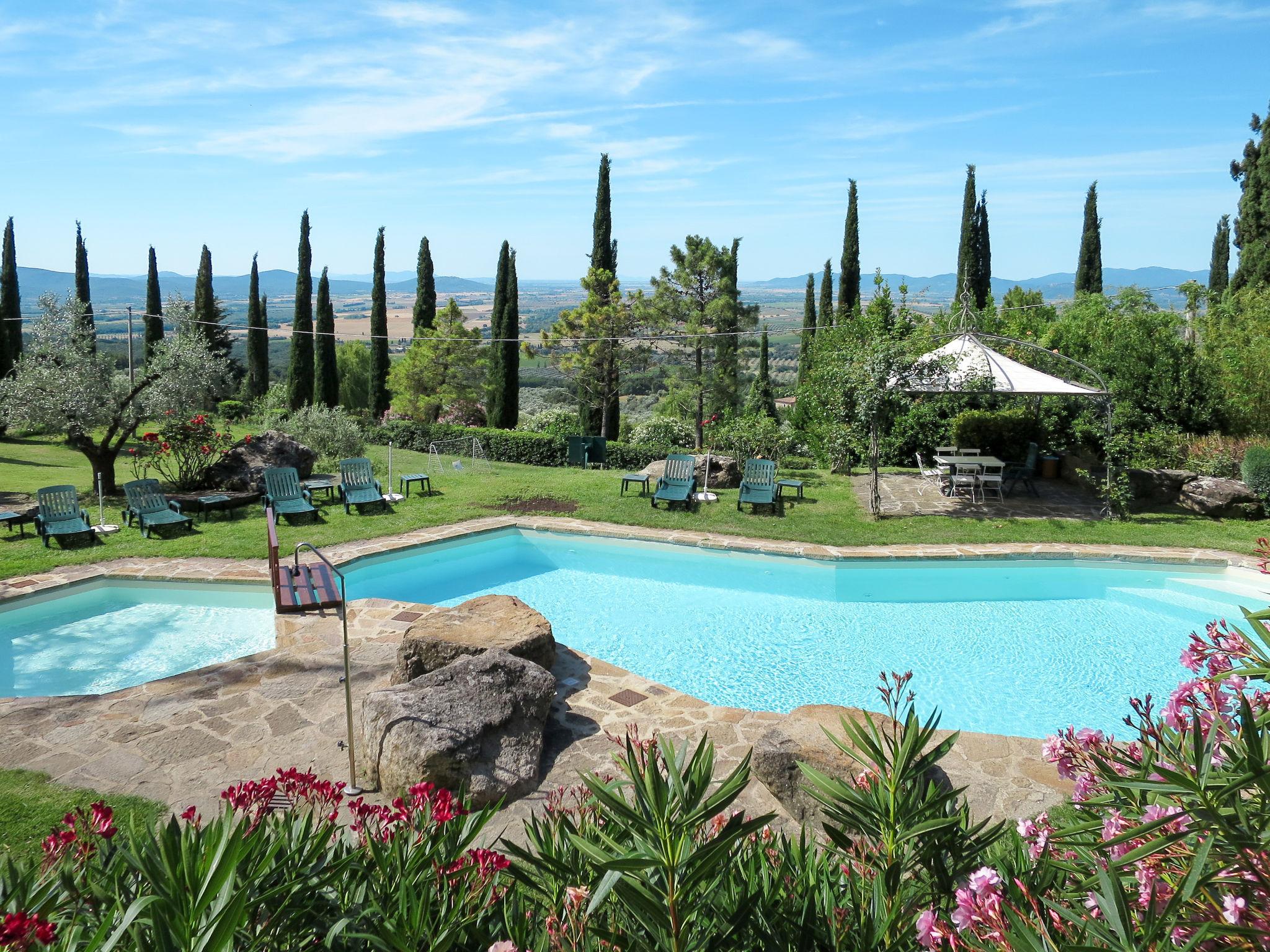 Foto 1 - Apartamento de 2 quartos em Roccastrada com piscina e jardim