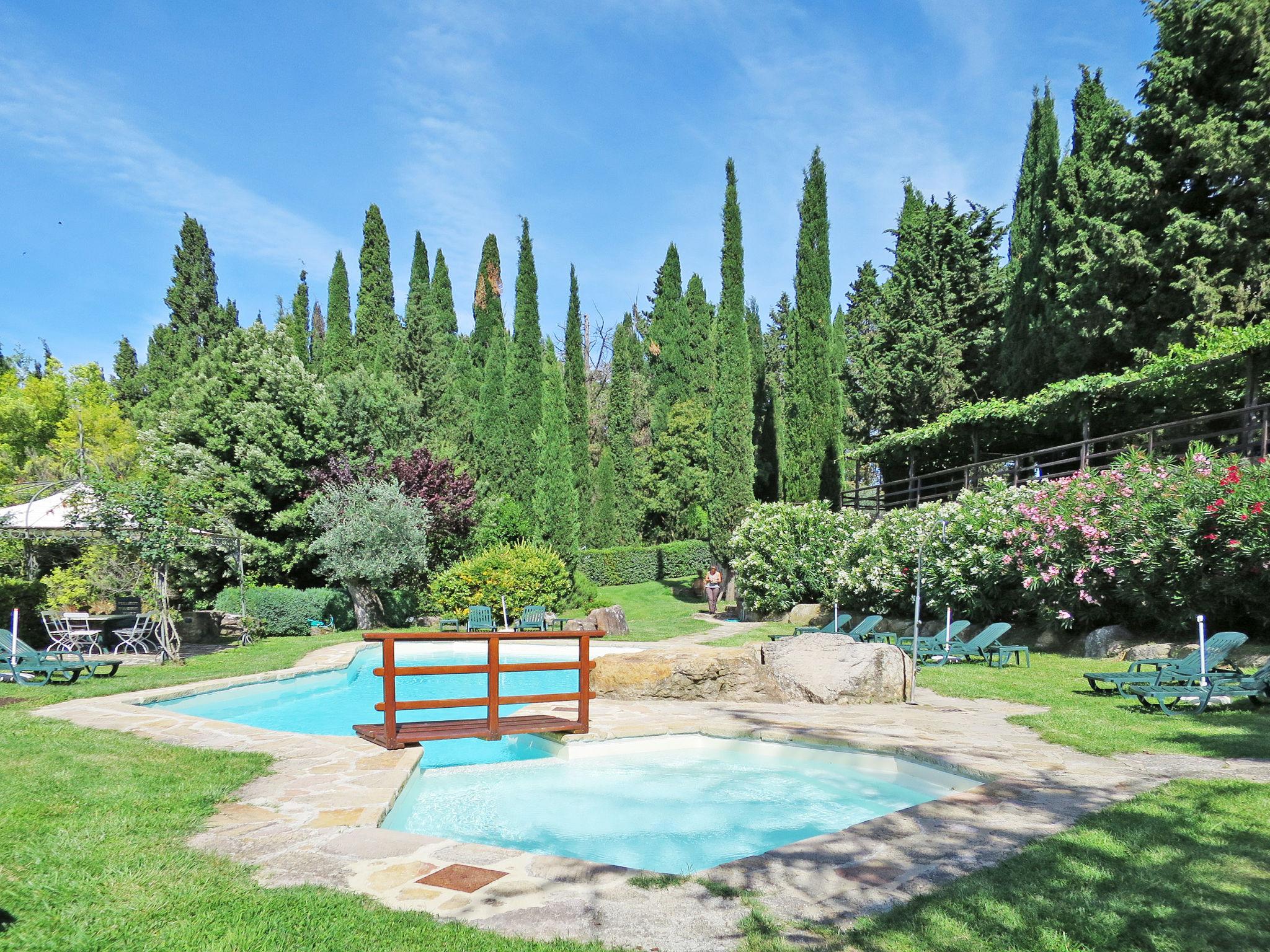 Foto 35 - Apartamento de 4 habitaciones en Roccastrada con piscina y jardín