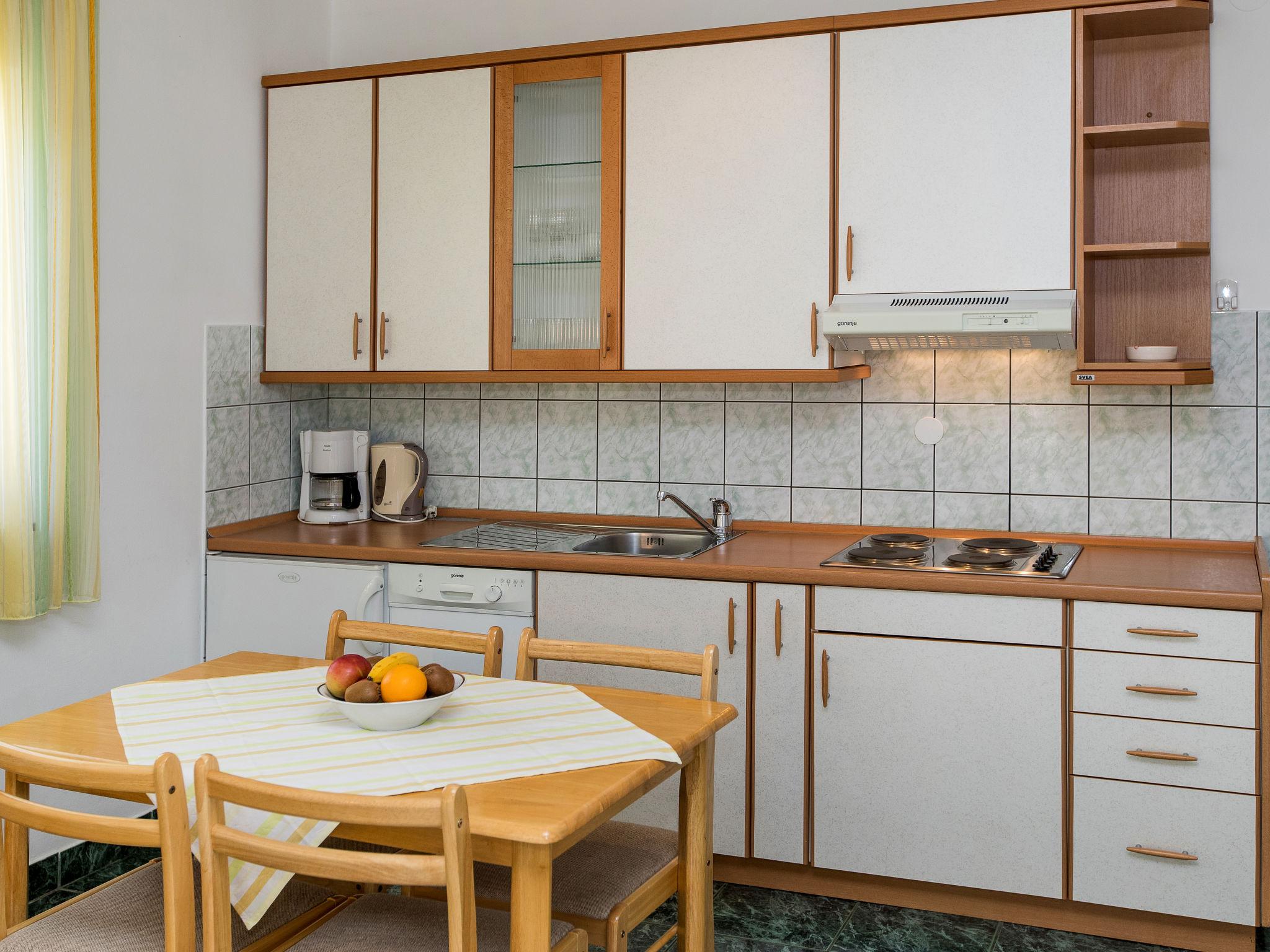 Photo 7 - 1 bedroom Apartment in Crikvenica with swimming pool and garden