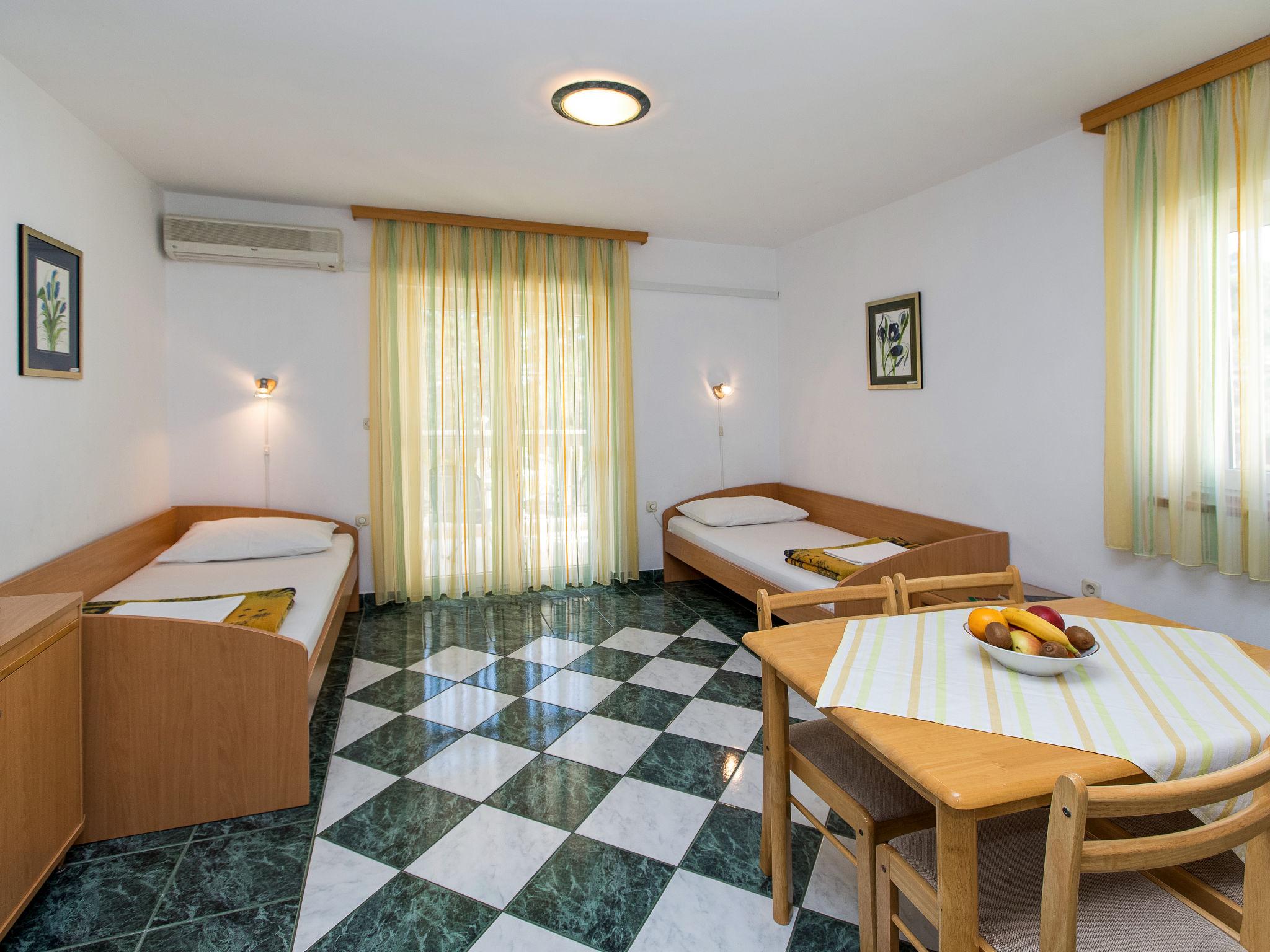 Foto 13 - Apartment mit 1 Schlafzimmer in Crikvenica mit schwimmbad und blick aufs meer