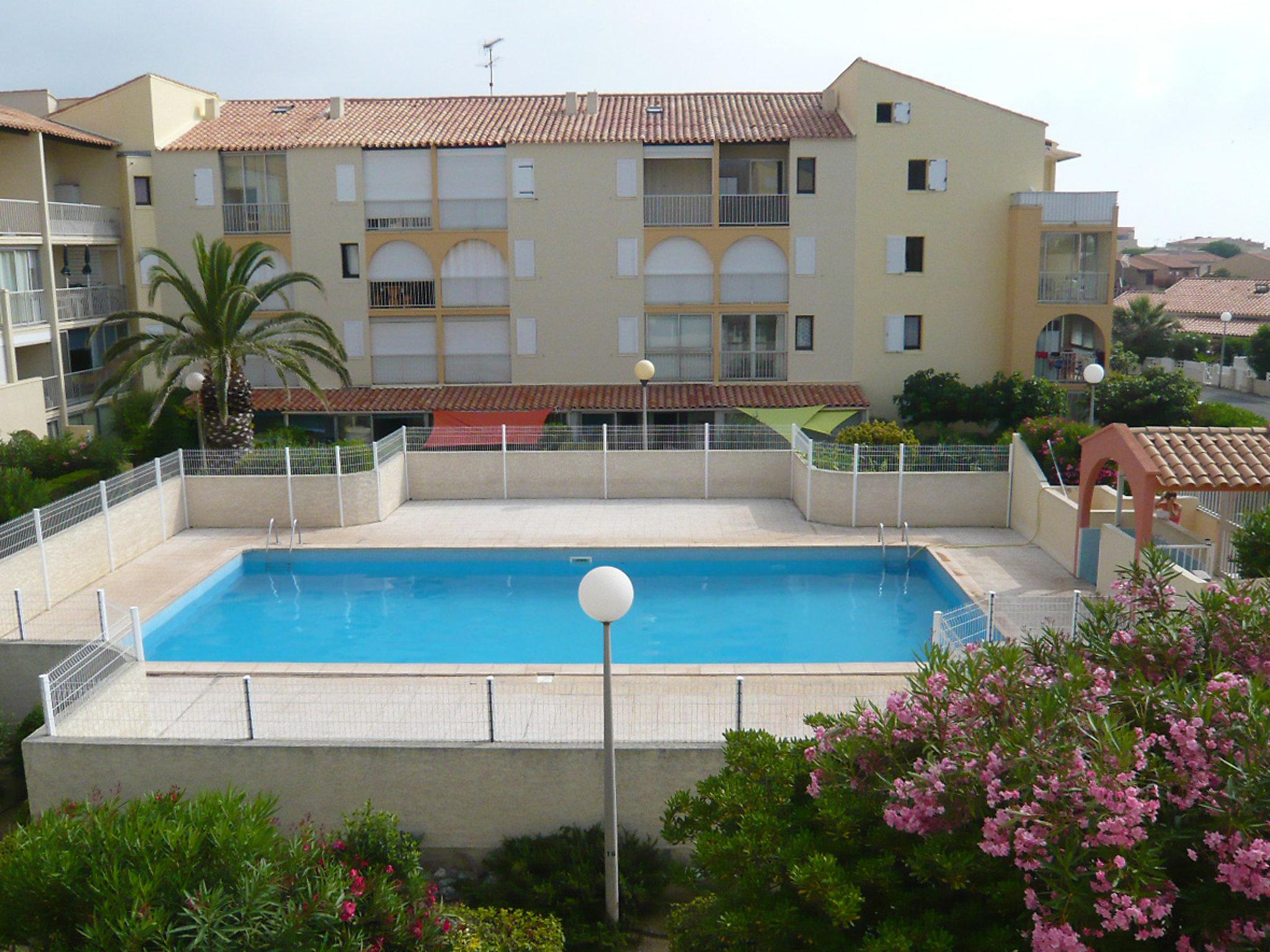 Foto 14 - Apartment mit 1 Schlafzimmer in Narbonne mit schwimmbad und blick aufs meer