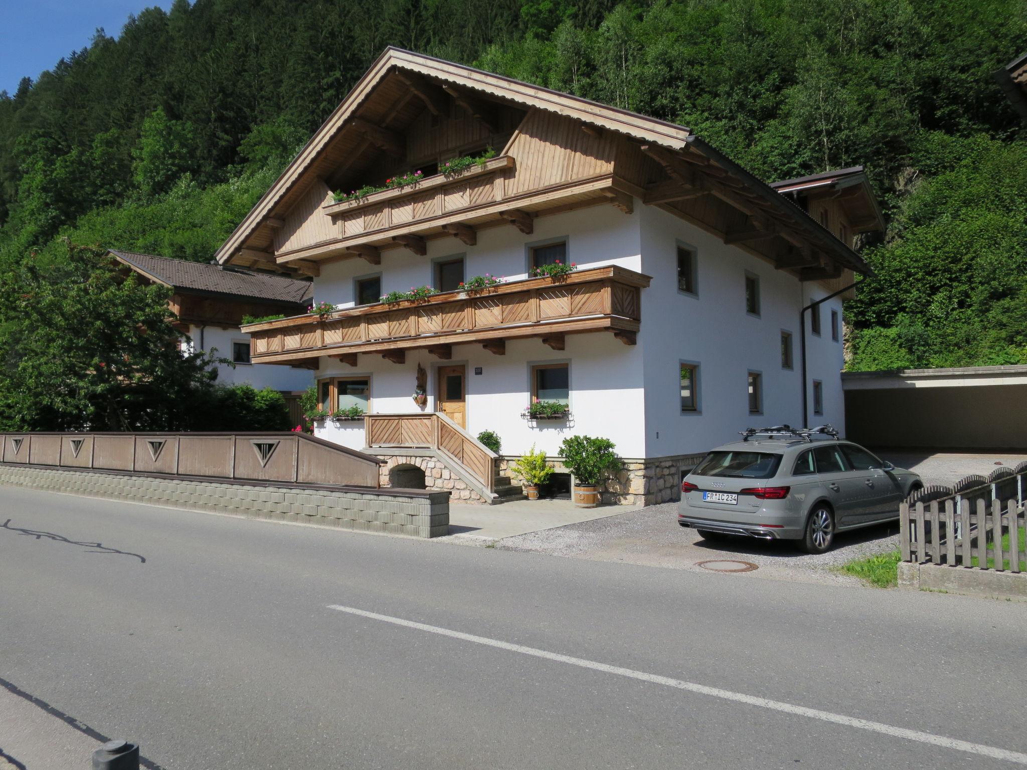 Foto 16 - Apartamento de 3 quartos em Aschau im Zillertal com terraço e vista para a montanha