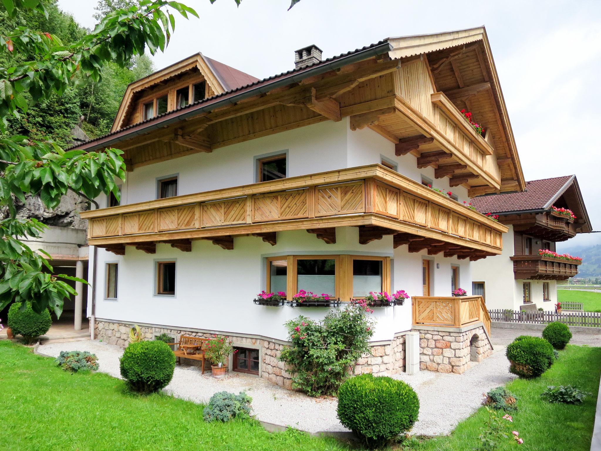 Foto 1 - Appartamento con 5 camere da letto a Aschau im Zillertal con terrazza e vista sulle montagne