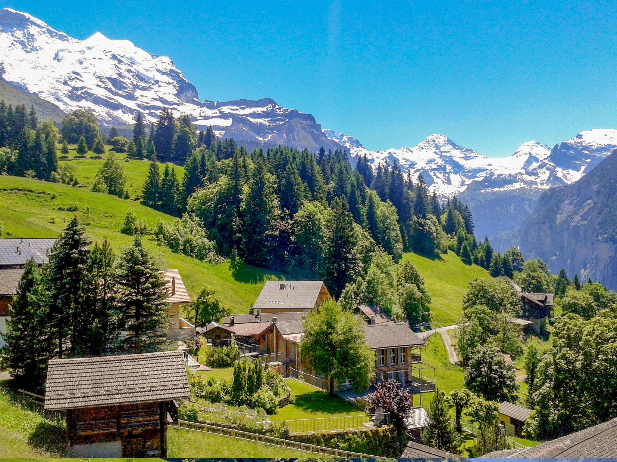 Foto 15 - Appartamento con 2 camere da letto a Lauterbrunnen con terrazza e vista sulle montagne