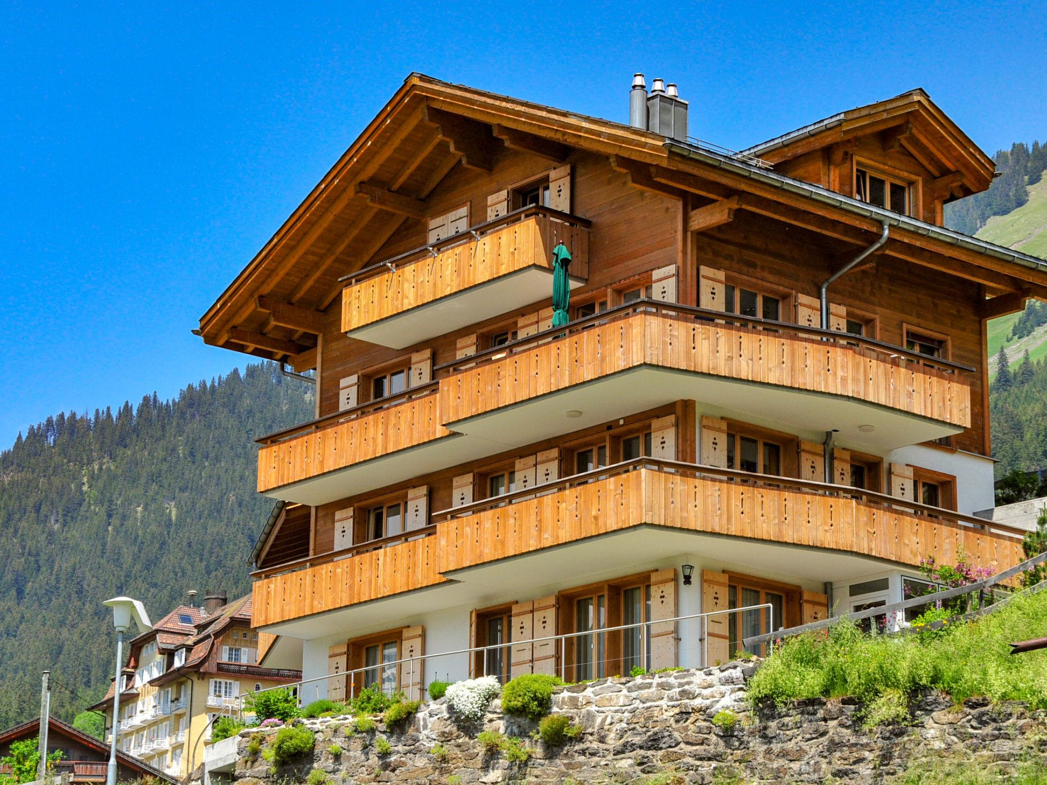 Foto 5 - Appartamento con 2 camere da letto a Lauterbrunnen con terrazza e vista sulle montagne