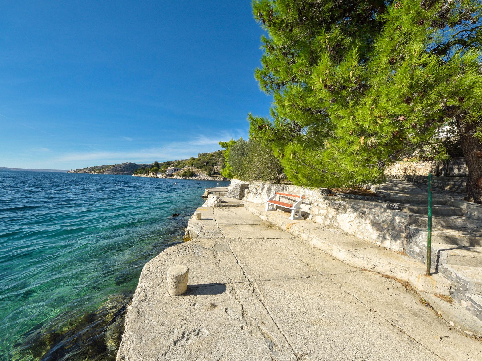 Foto 2 - Appartamento con 1 camera da letto a Starigrad con terrazza e vista mare