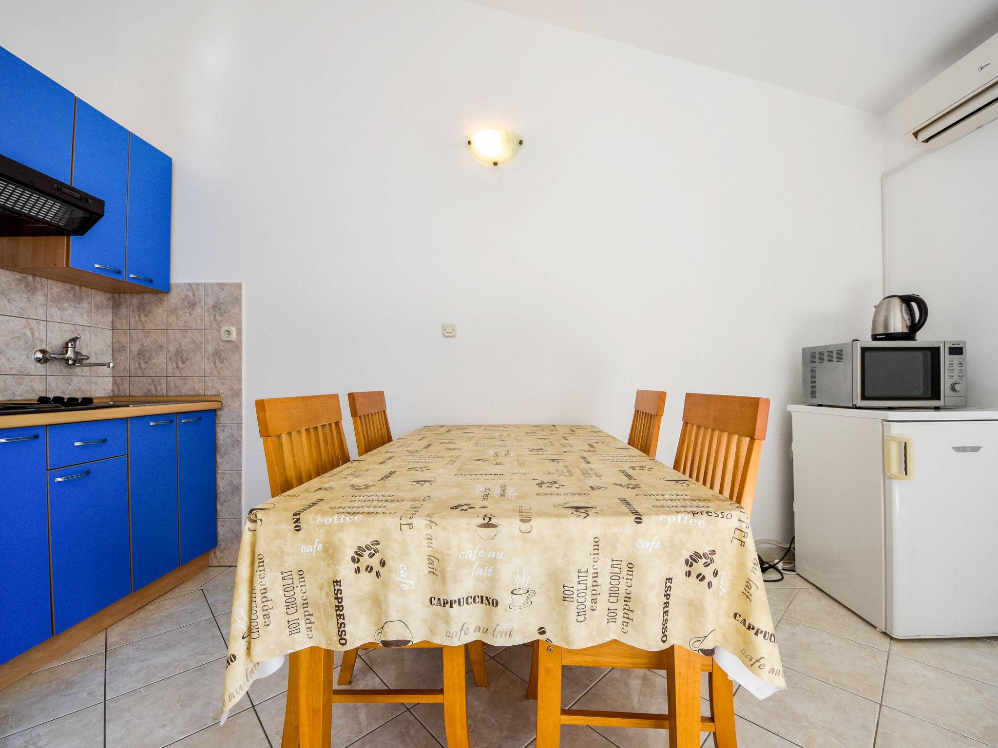 Foto 5 - Apartamento de 1 quarto em Starigrad com terraço e vistas do mar