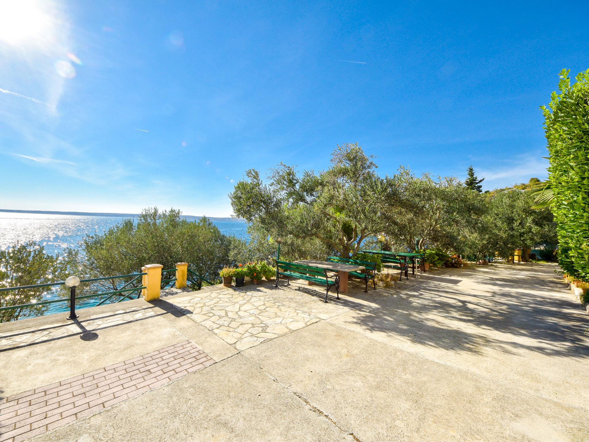 Foto 2 - Appartamento con 1 camera da letto a Starigrad con giardino e terrazza