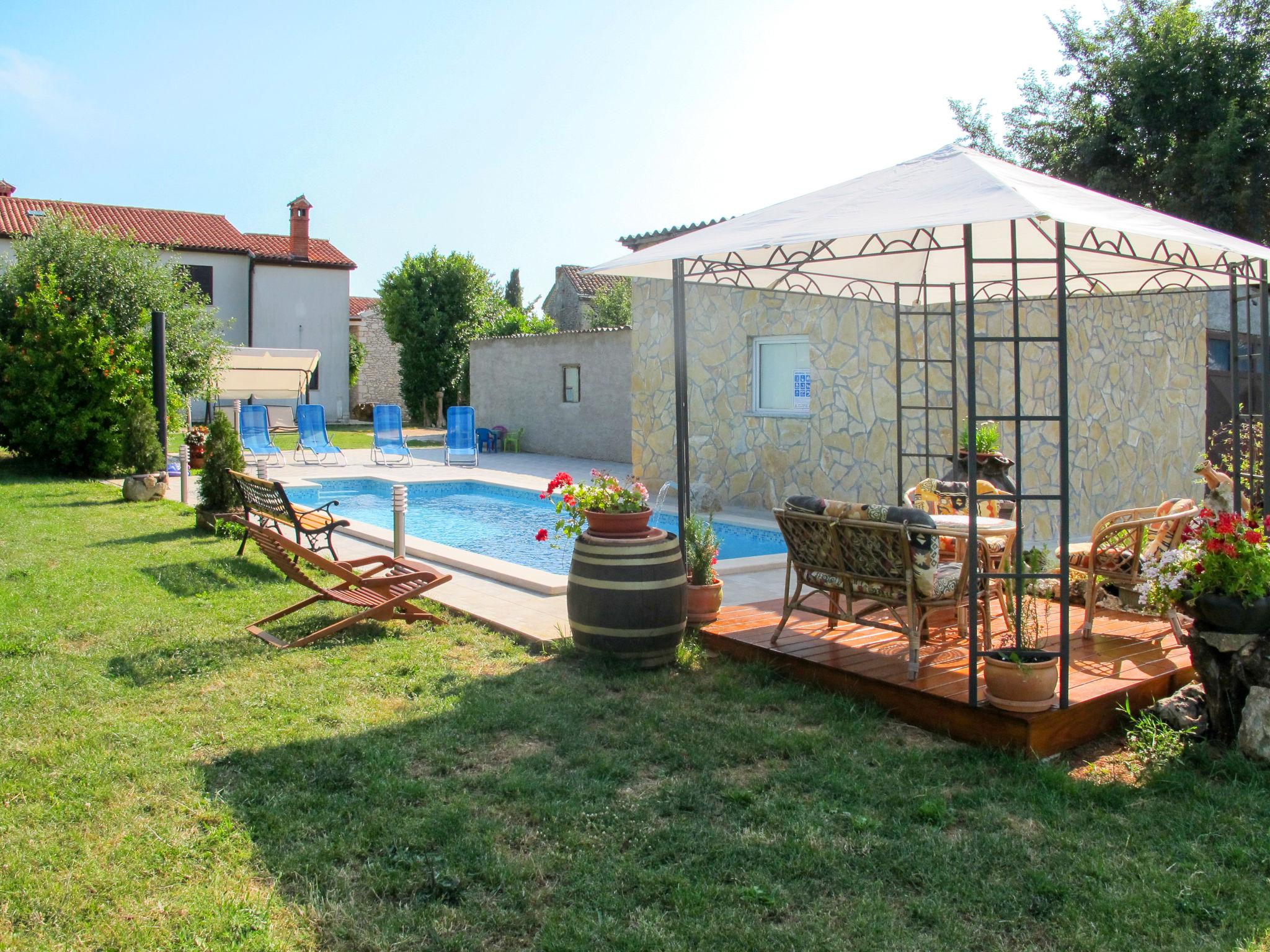 Photo 7 - 2 bedroom House in Marčana with swimming pool and sea view