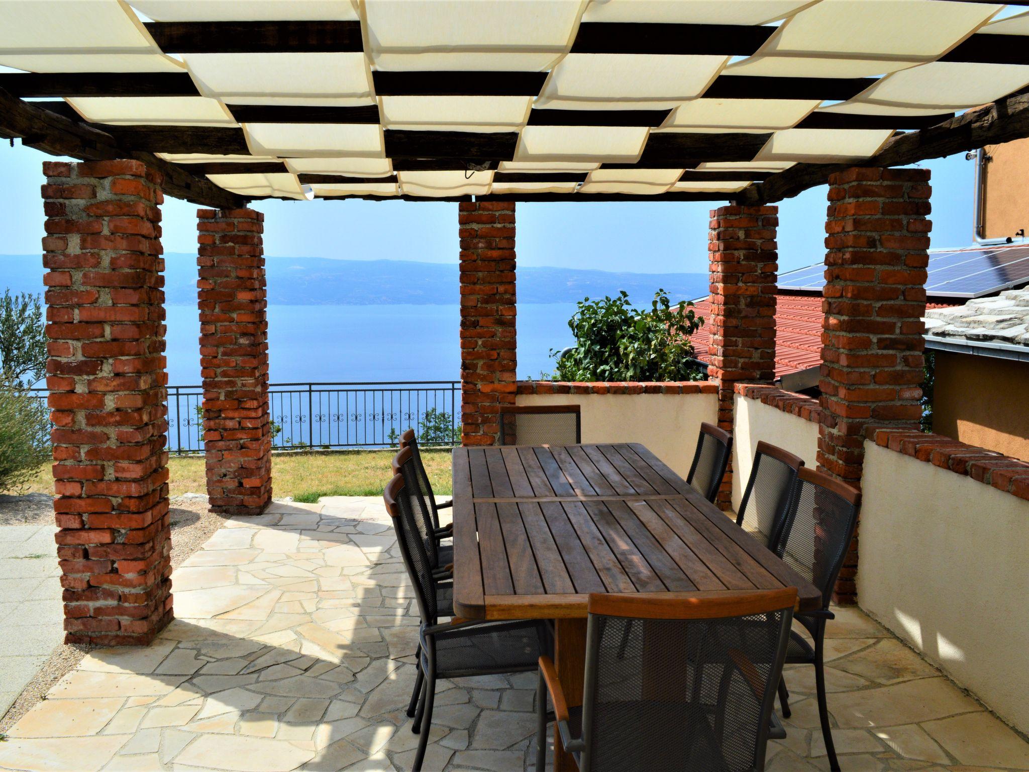 Foto 4 - Casa de 3 quartos em Dugi Rat com piscina privada e vistas do mar