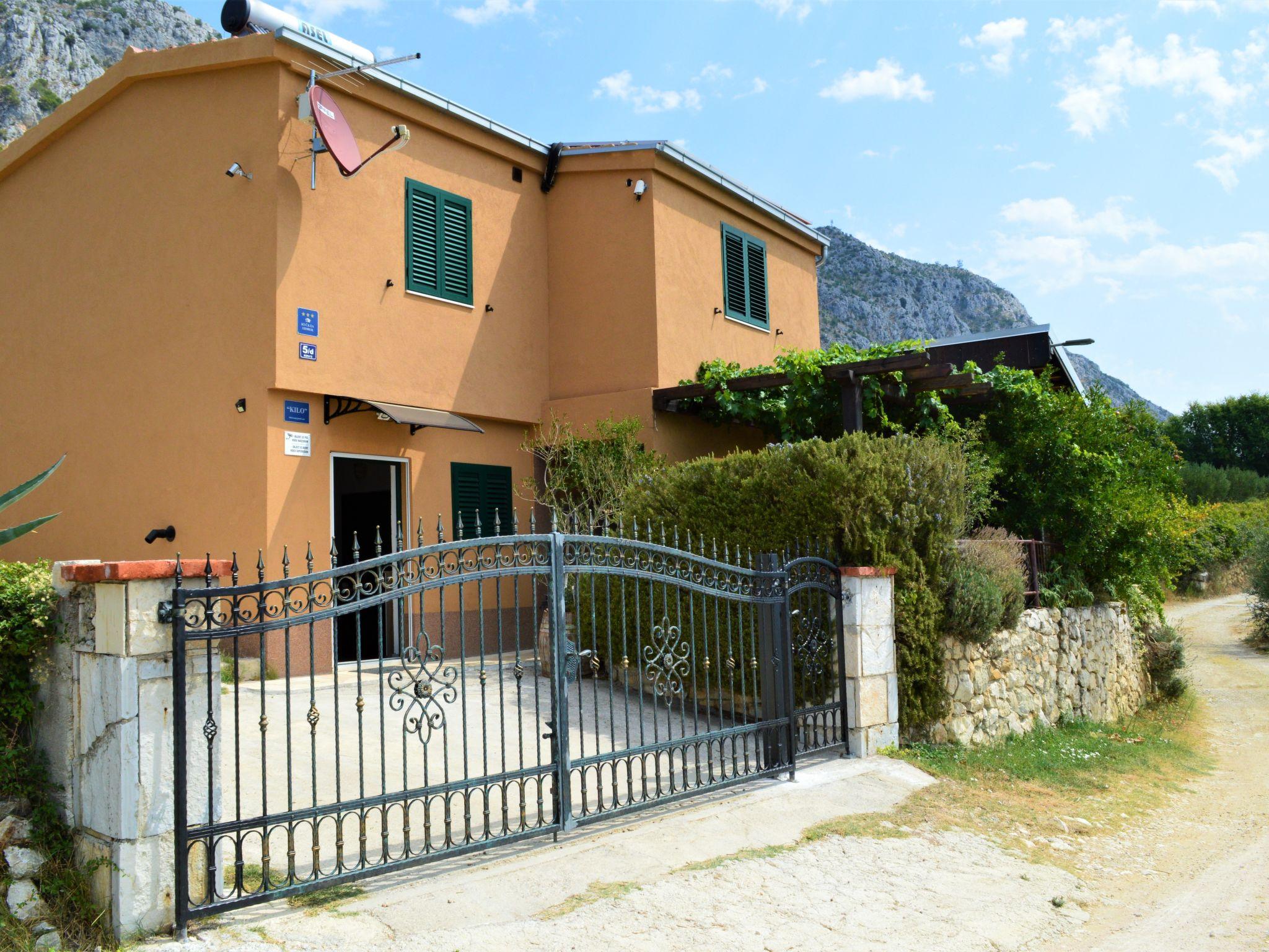 Photo 11 - Maison de 3 chambres à Dugi Rat avec piscine privée et vues à la mer