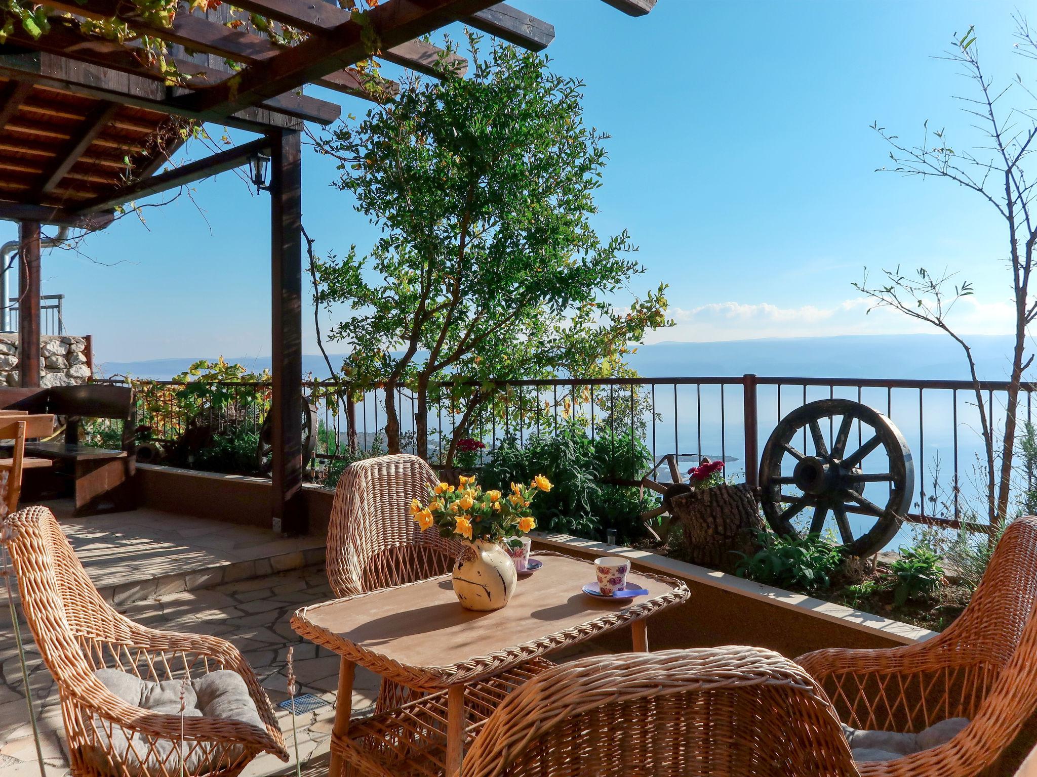 Photo 3 - Maison de 3 chambres à Dugi Rat avec piscine privée et vues à la mer