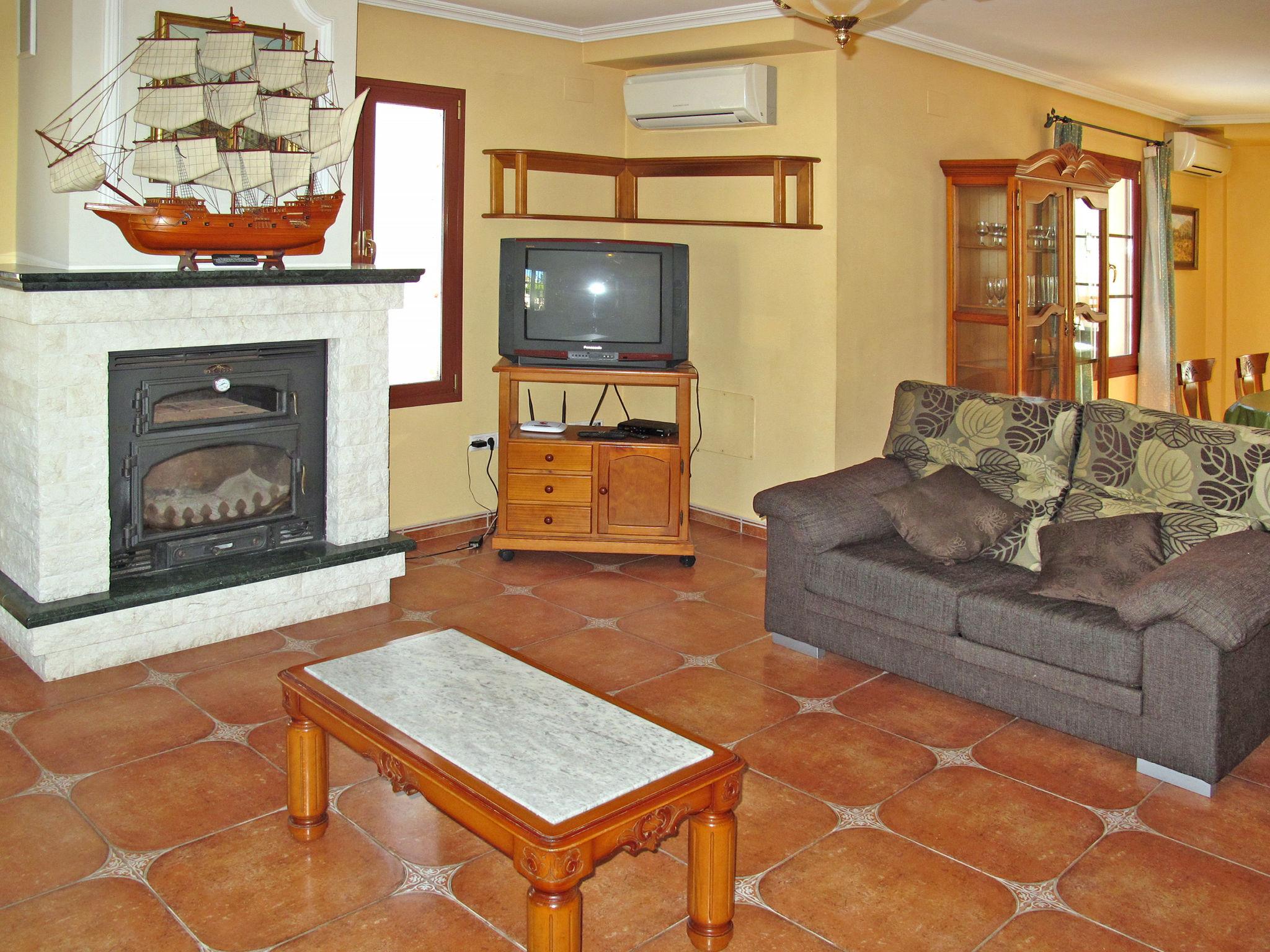 Photo 7 - 3 bedroom House in l'Alfàs del Pi with private pool and garden