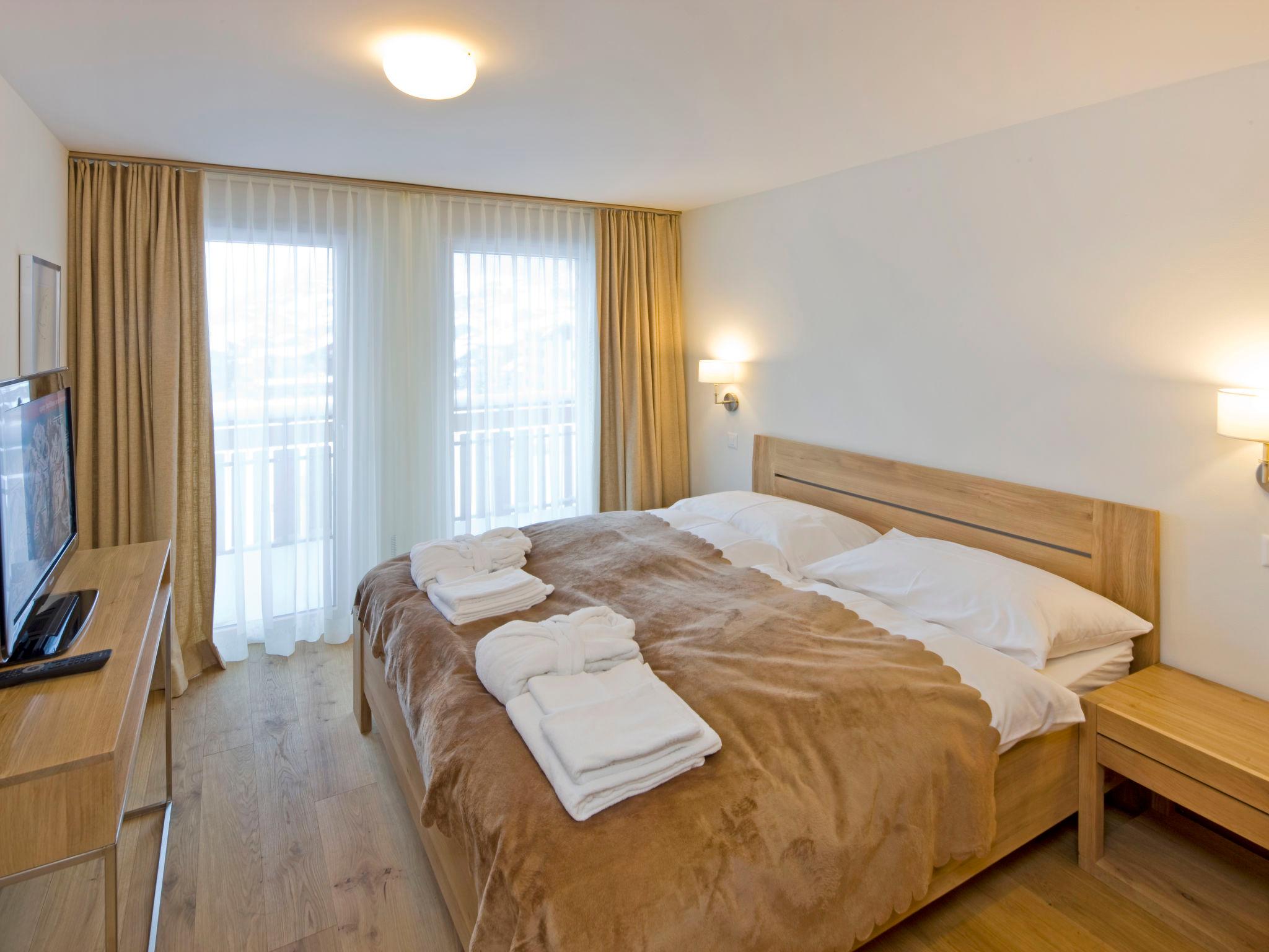 Foto 8 - Appartamento con 4 camere da letto a Zermatt con vista sulle montagne