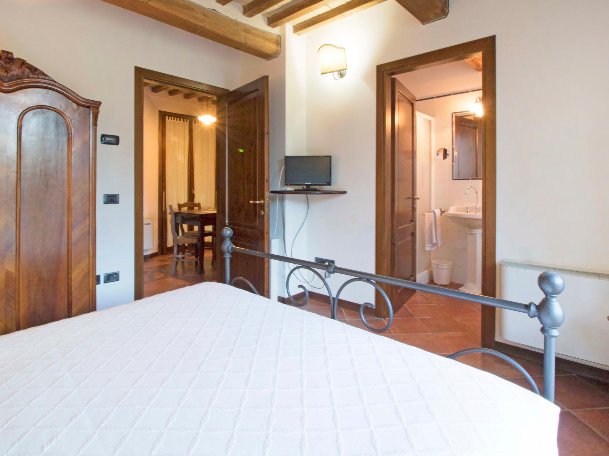 Photo 13 - 1 bedroom Apartment in Perugia with swimming pool and garden