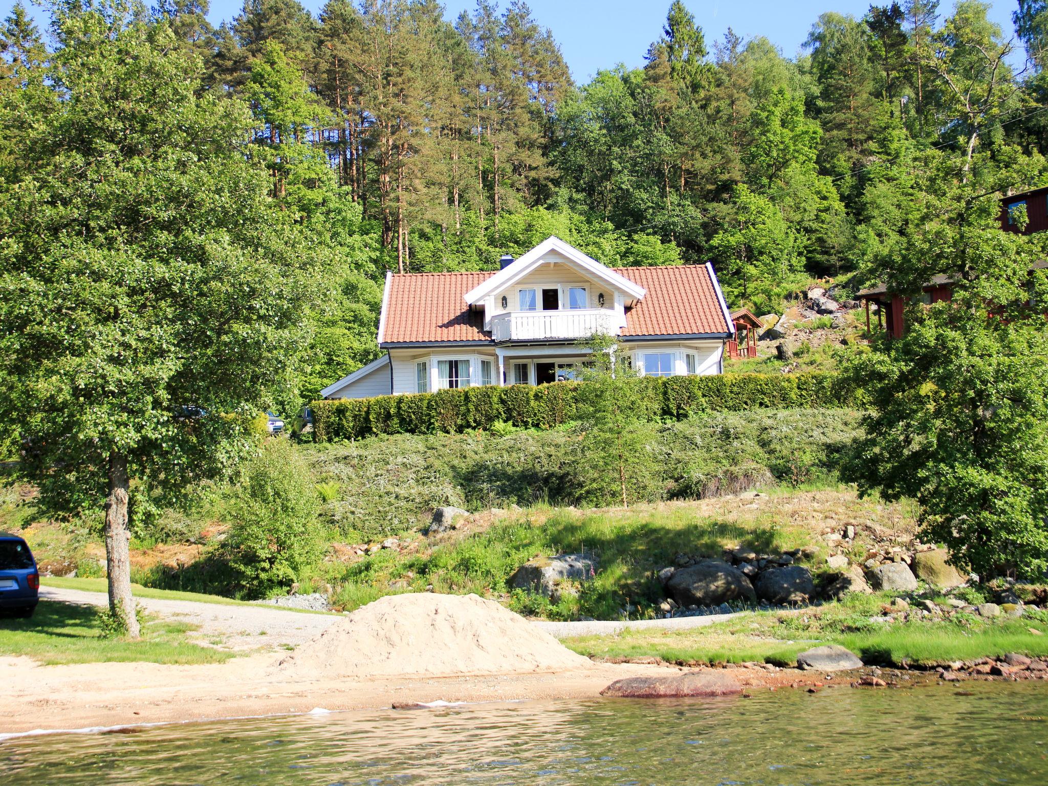 Foto 1 - Casa de 5 quartos em Lyngdal com jardim e terraço