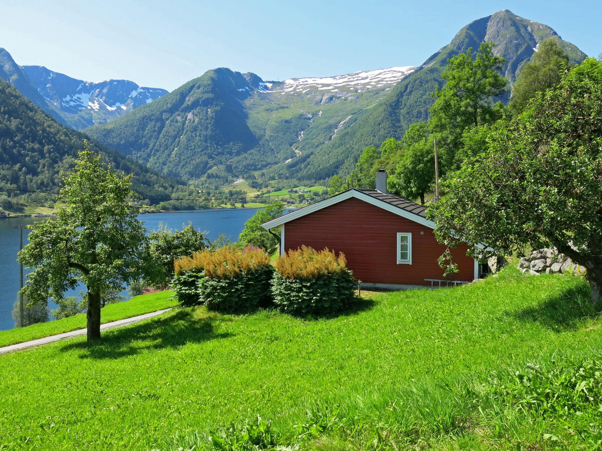 Photo 11 - 2 bedroom House in Balestrand with garden and terrace