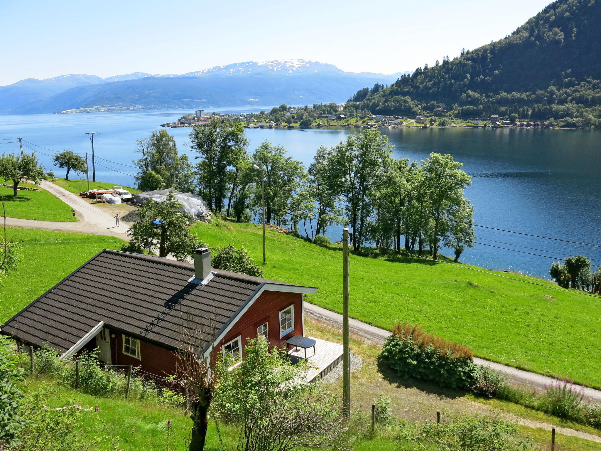 Photo 1 - Maison de 2 chambres à Balestrand avec jardin et terrasse