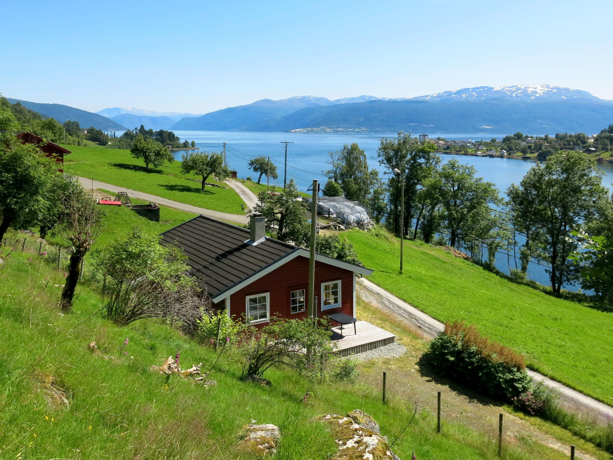 Foto 6 - Casa de 2 habitaciones en Balestrand con jardín y terraza