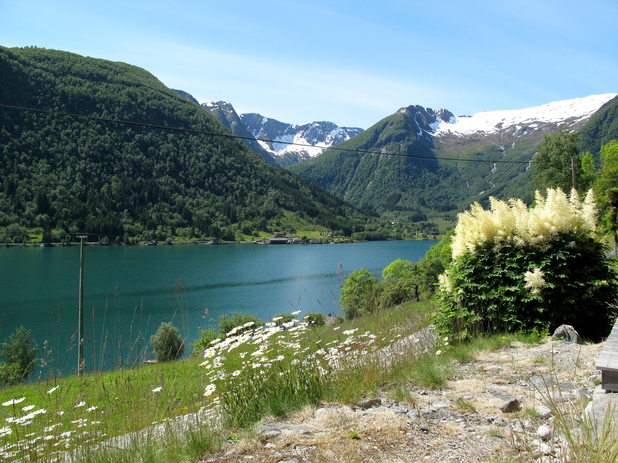 Foto 31 - Casa de 2 quartos em Balestrand com jardim e terraço