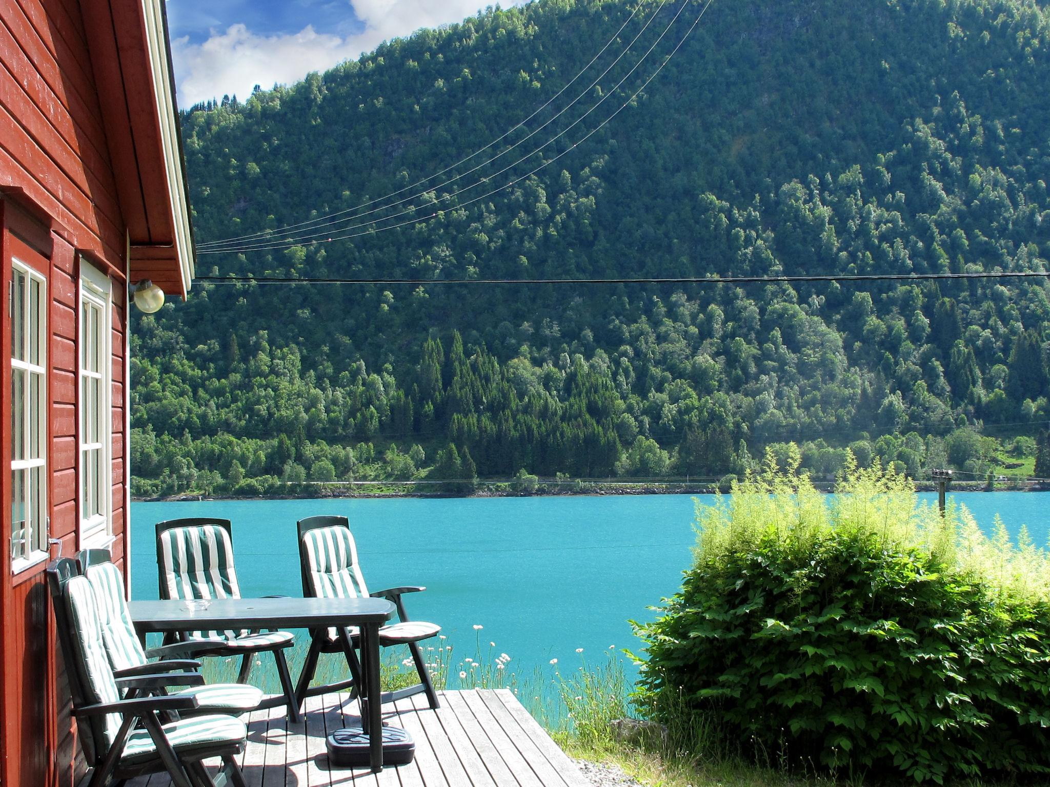 Foto 2 - Casa de 2 quartos em Balestrand com jardim e terraço