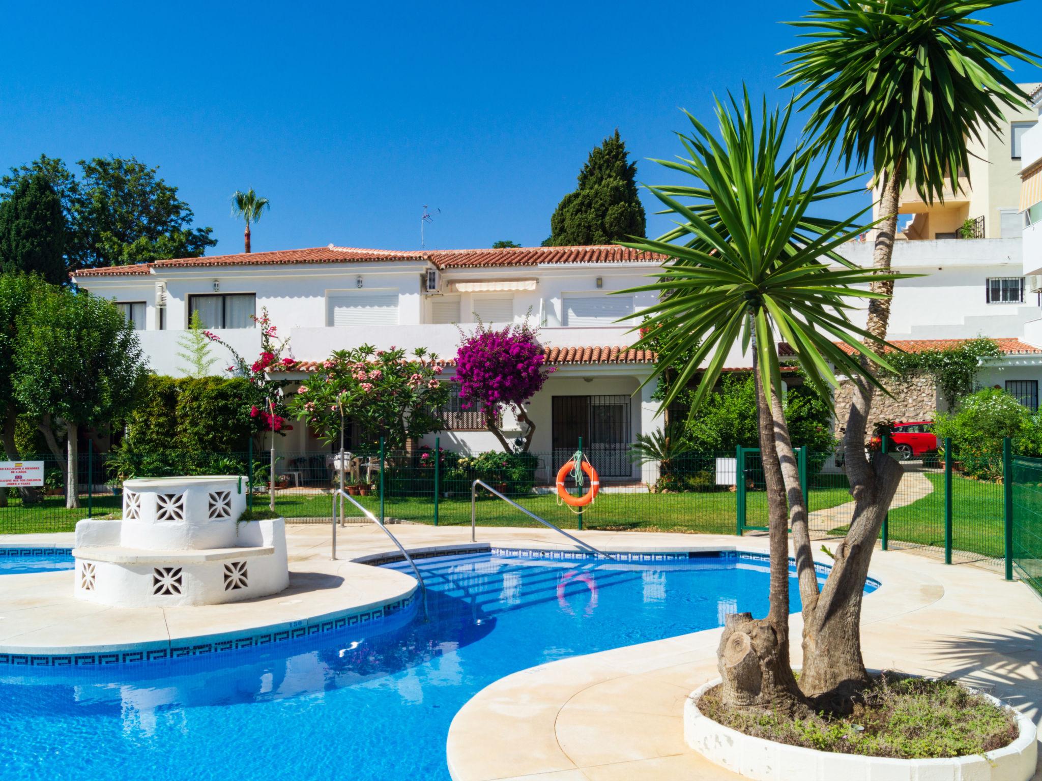 Foto 1 - Apartamento de 1 habitación en Torremolinos con piscina y vistas al mar