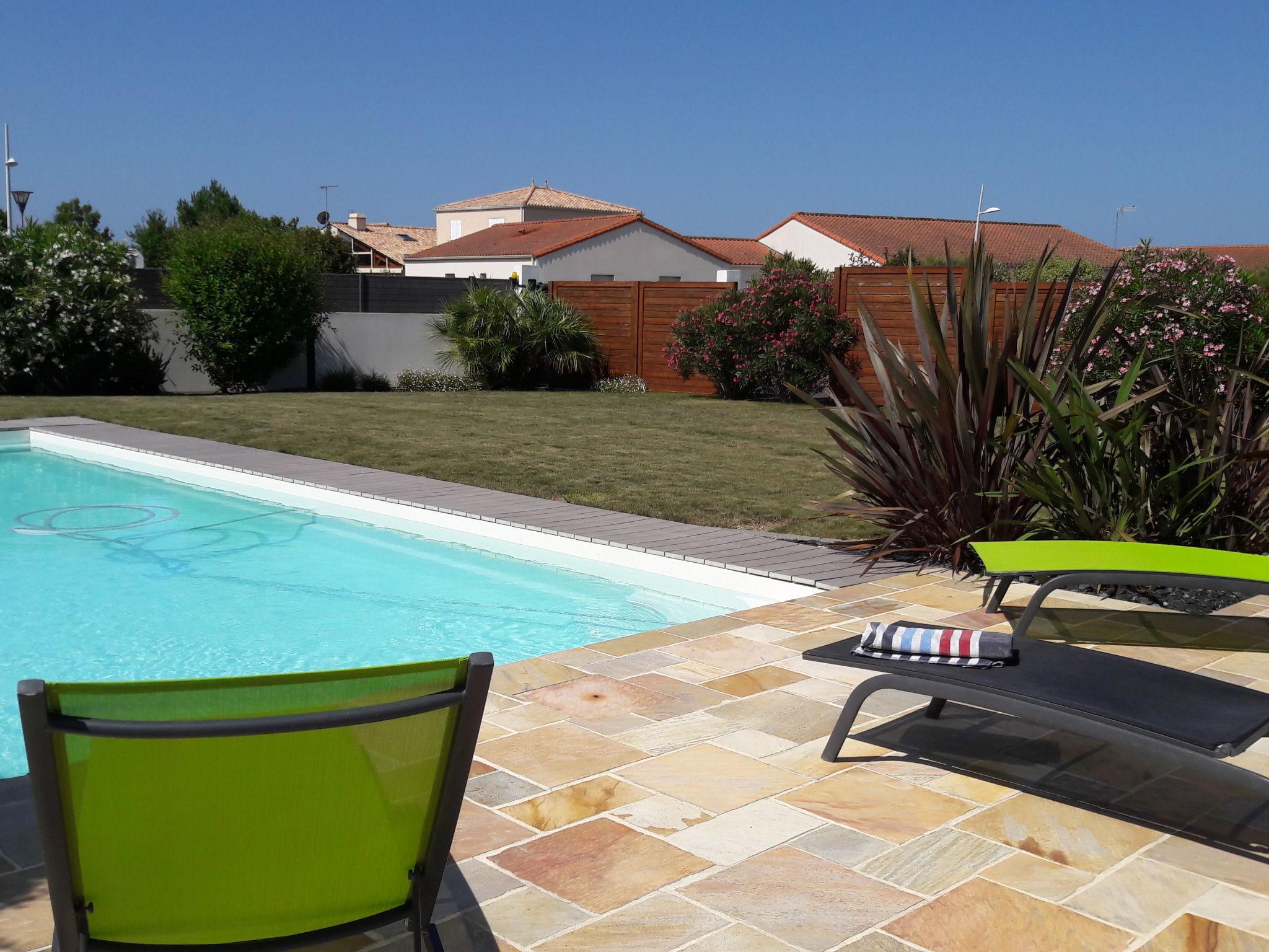 Foto 2 - Apartamento de 2 quartos em Saint-Gilles-Croix-de-Vie com piscina e jardim